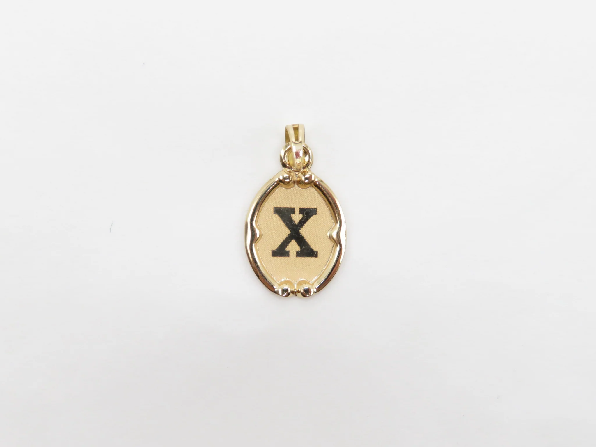 19.25k Oval Trimmed Initial Pendant - Image 31