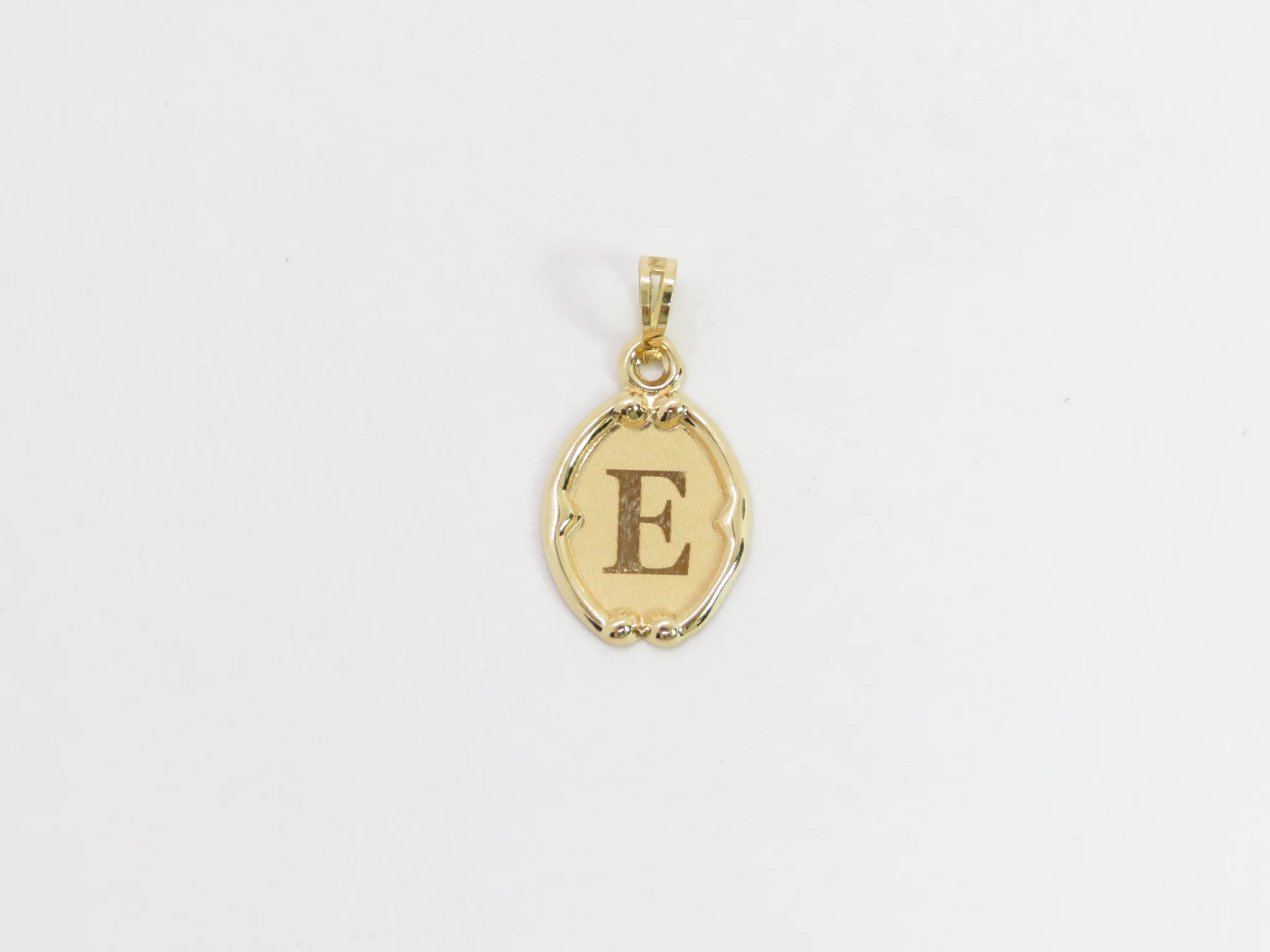 19.25k Oval Trimmed Initial Pendant - Image 8
