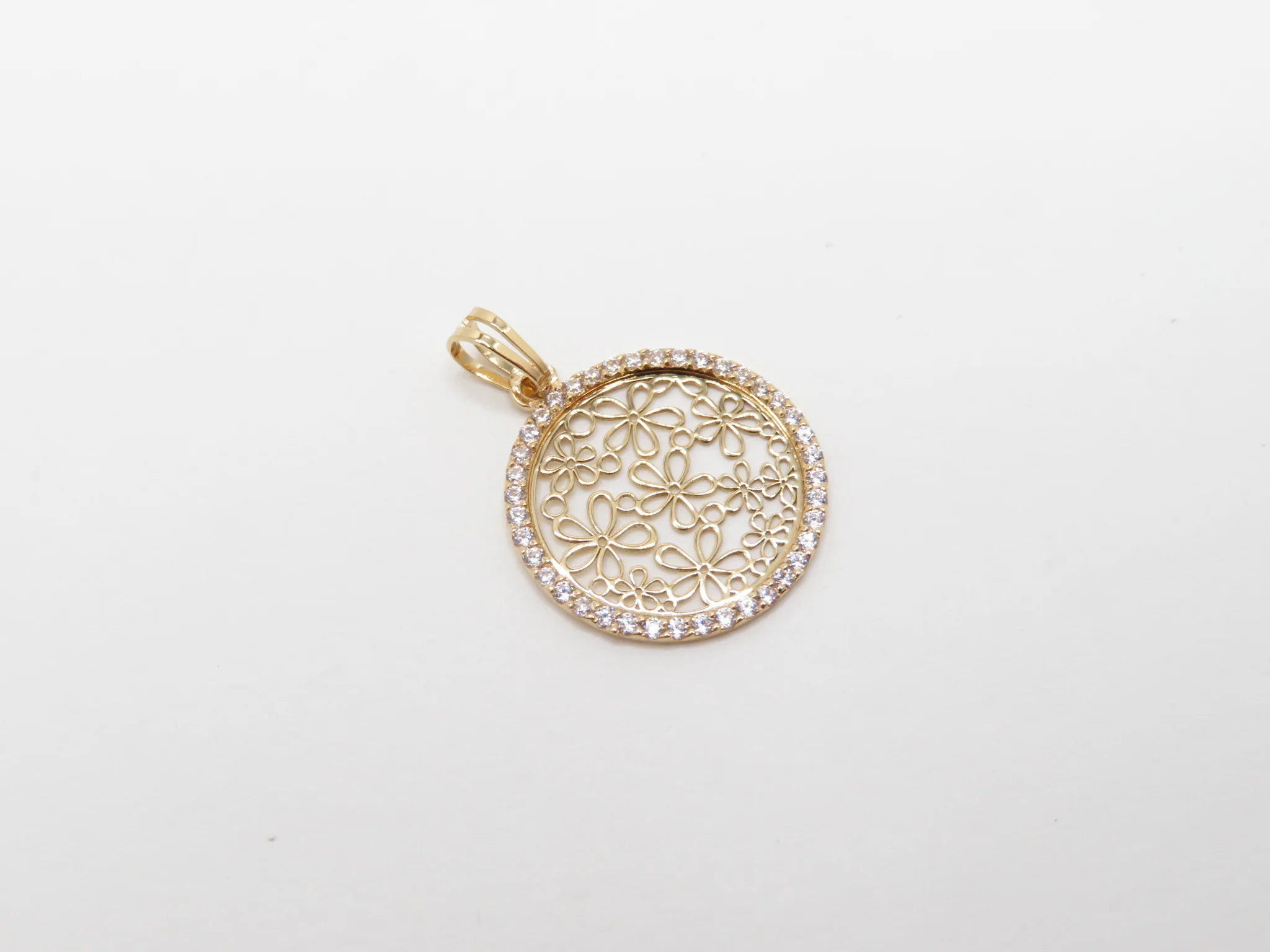 19.25k Yellow Gold Petals Pendant