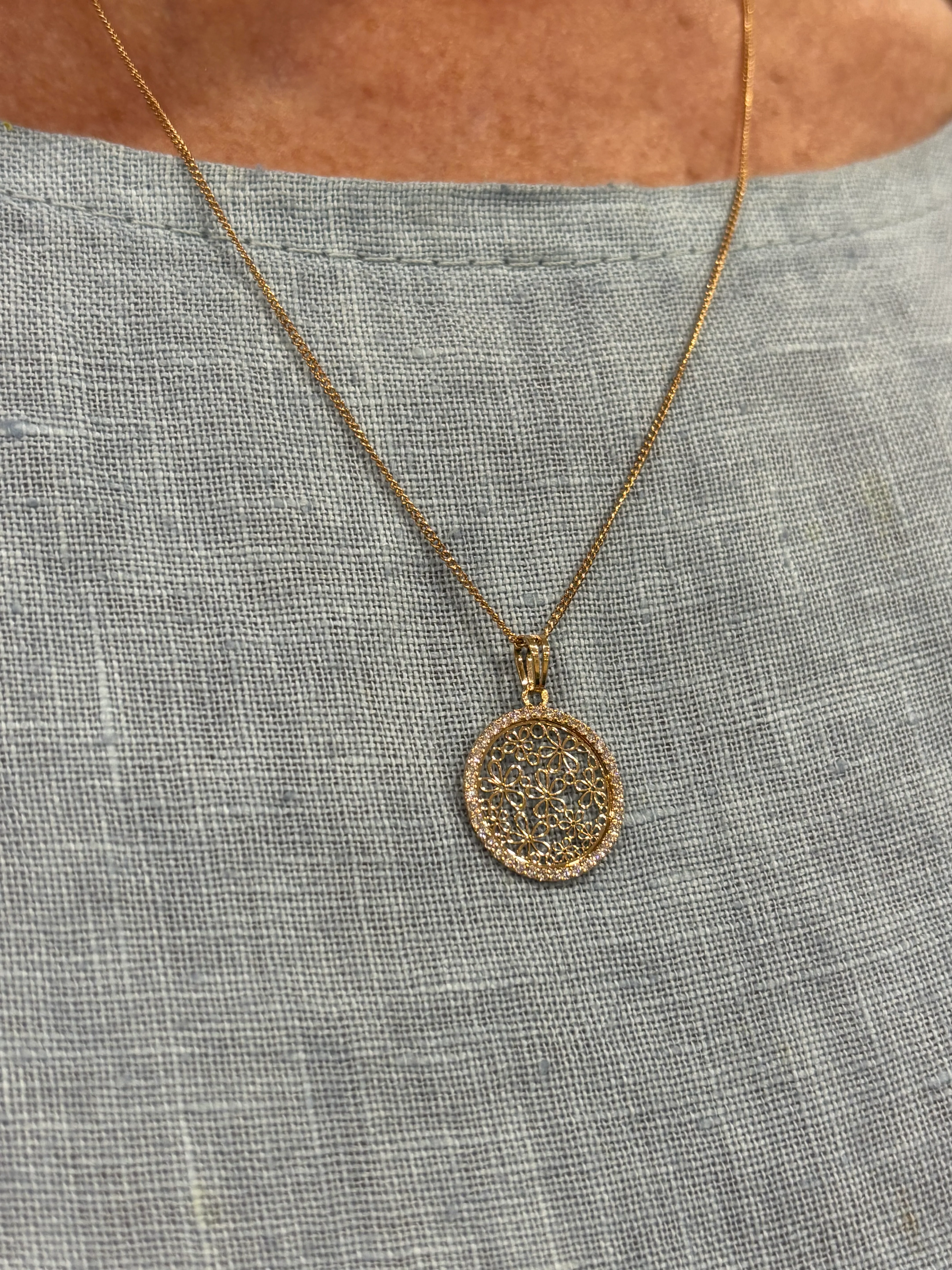 19.25k Yellow Gold Petals Pendant - Image 4