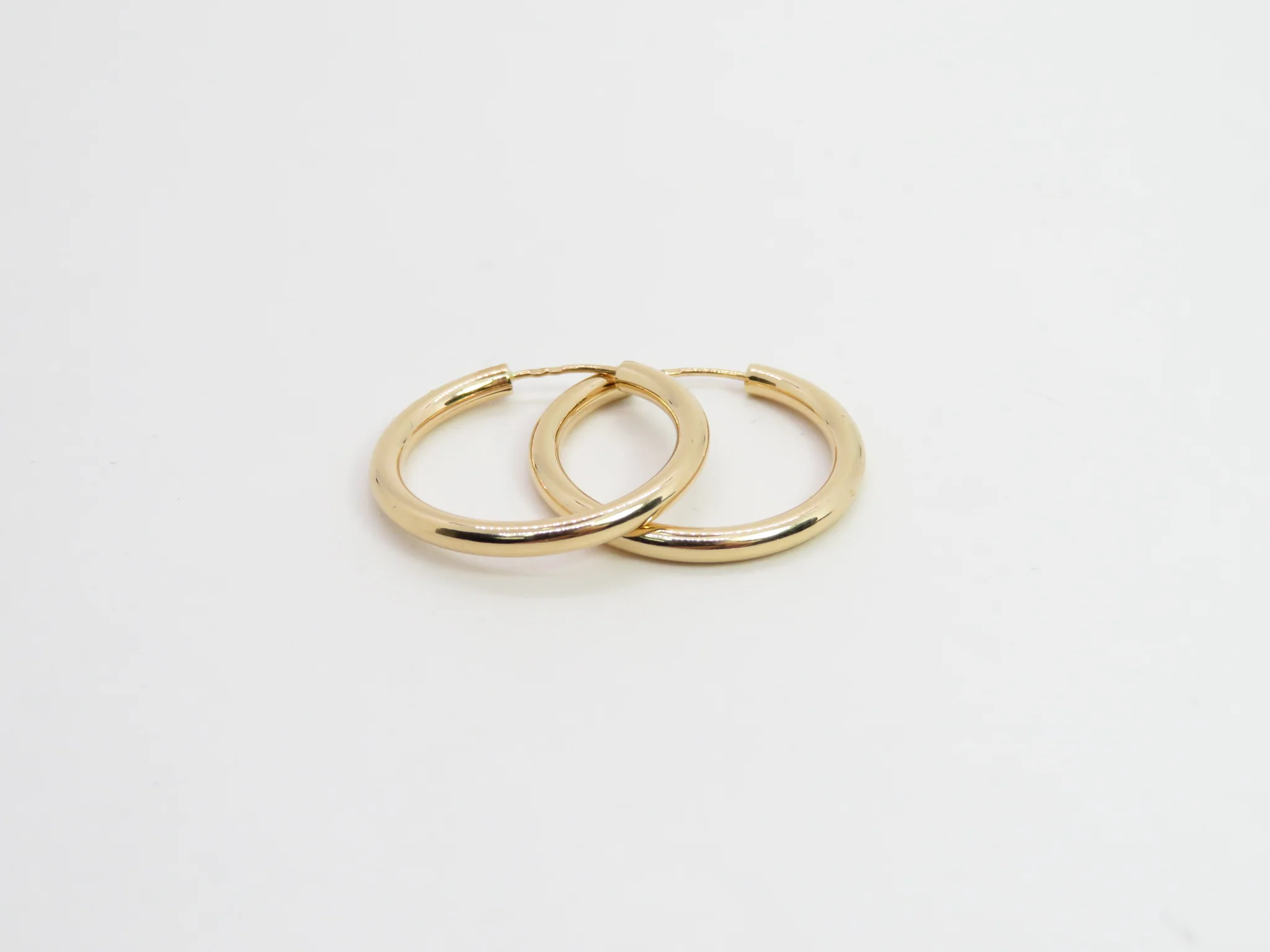 19.25k Yellow Gold Sleeper Hoops - Image 3