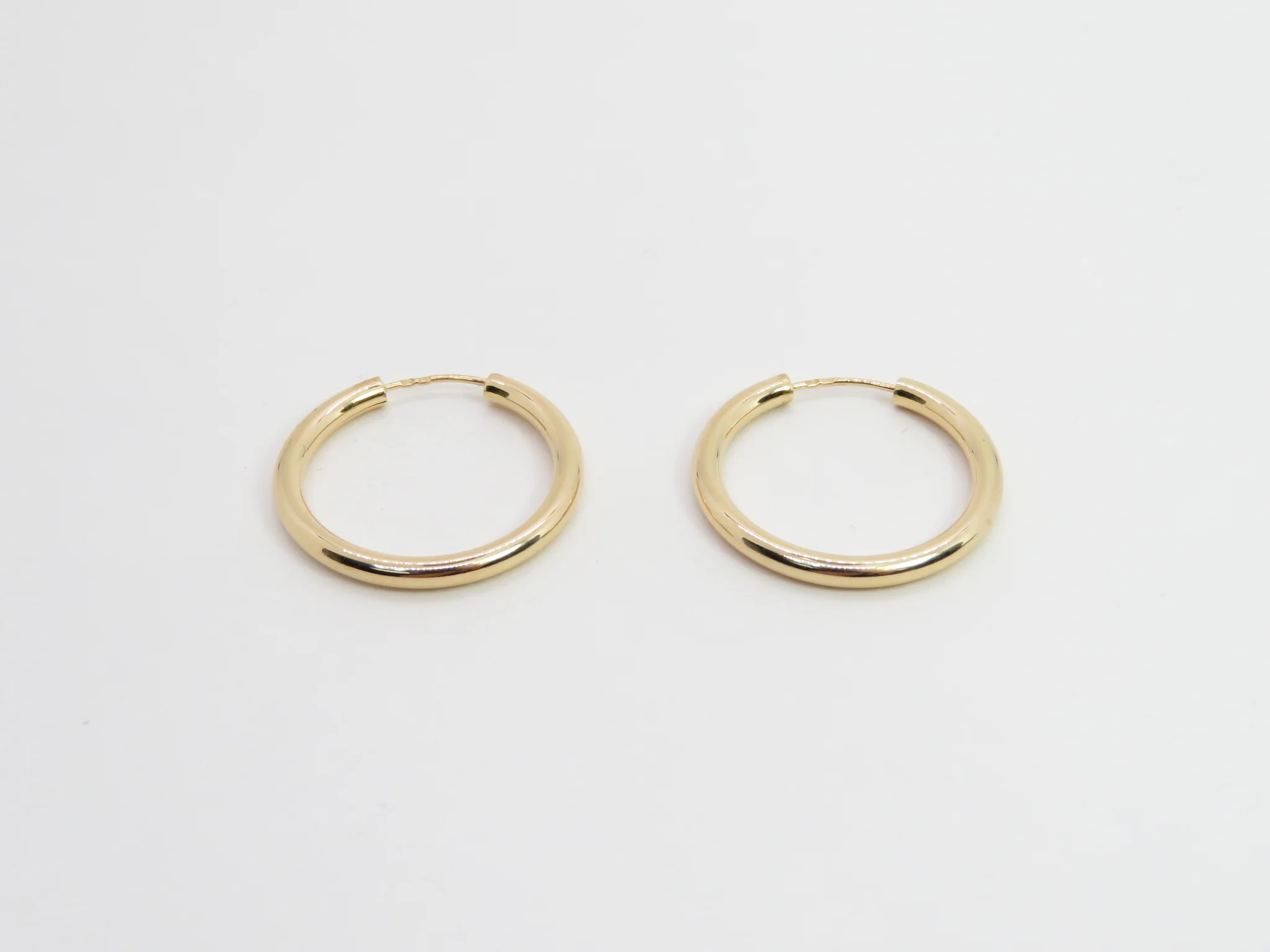 19.25k Yellow Gold Sleeper Hoops - Image 4