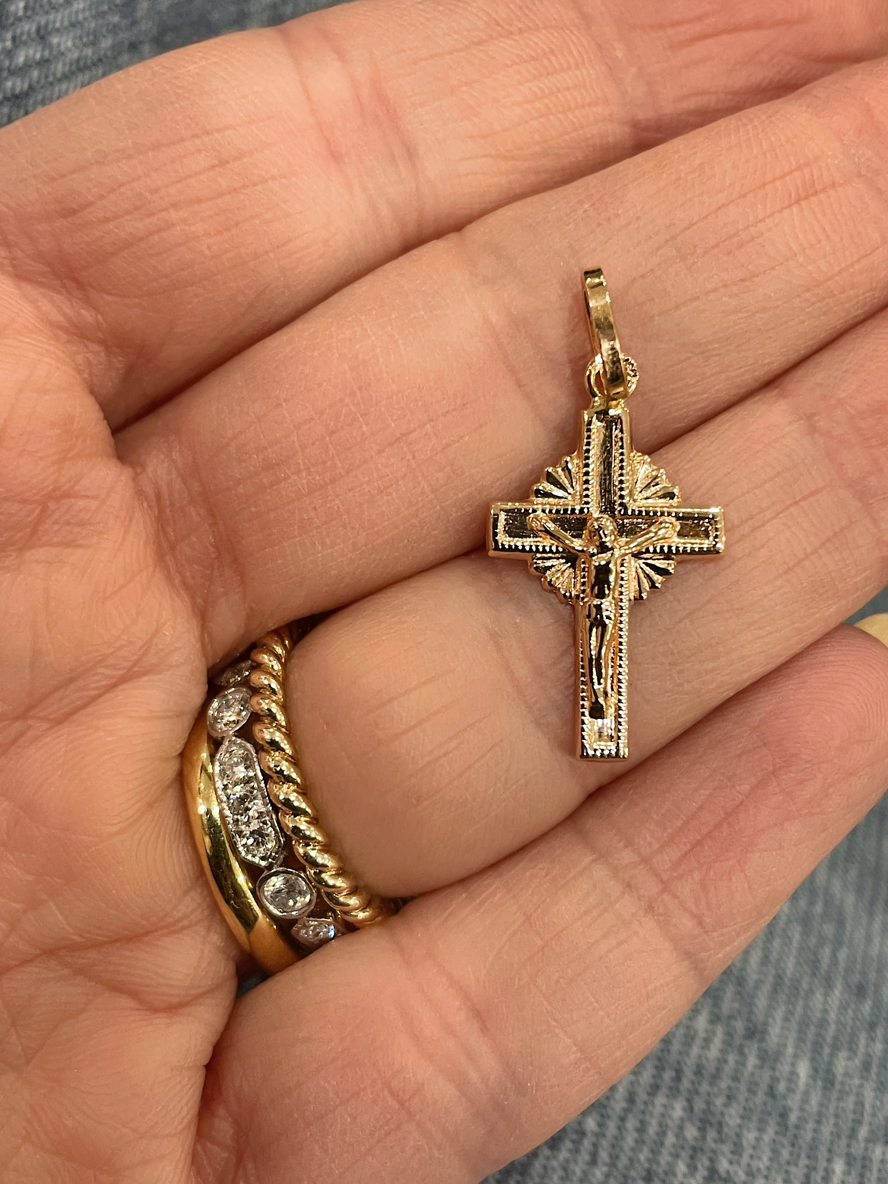 19.25k Yellow Gold Radiant Cross - Image 2