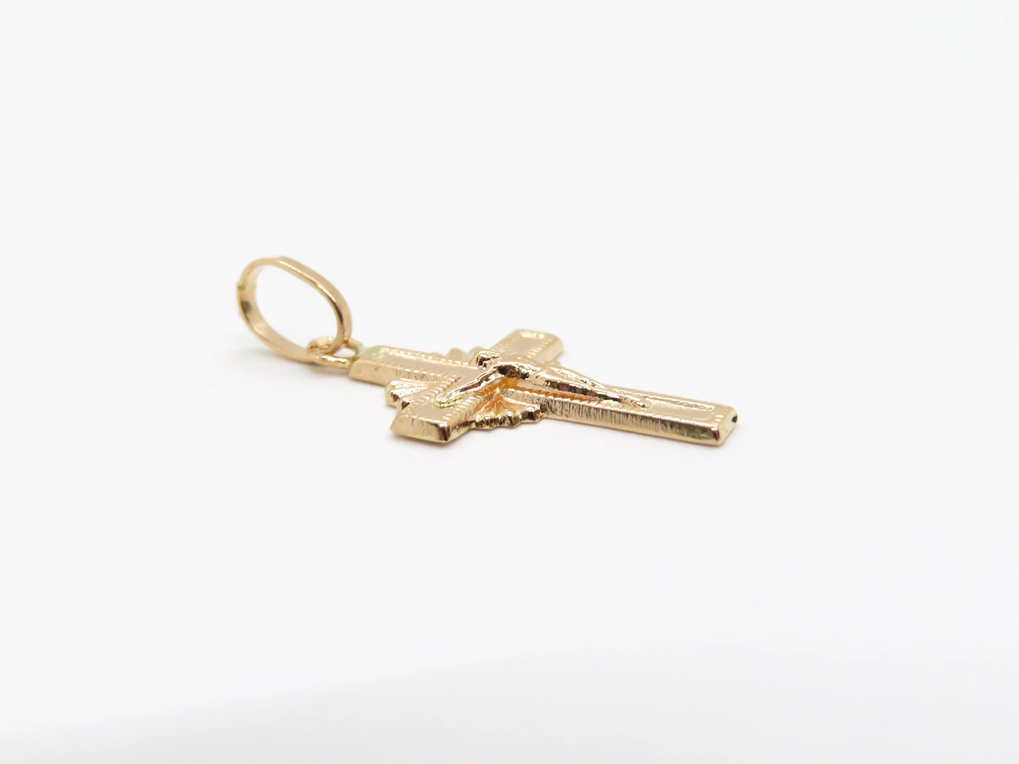 19.25k Yellow Gold Radiant Cross - Image 3