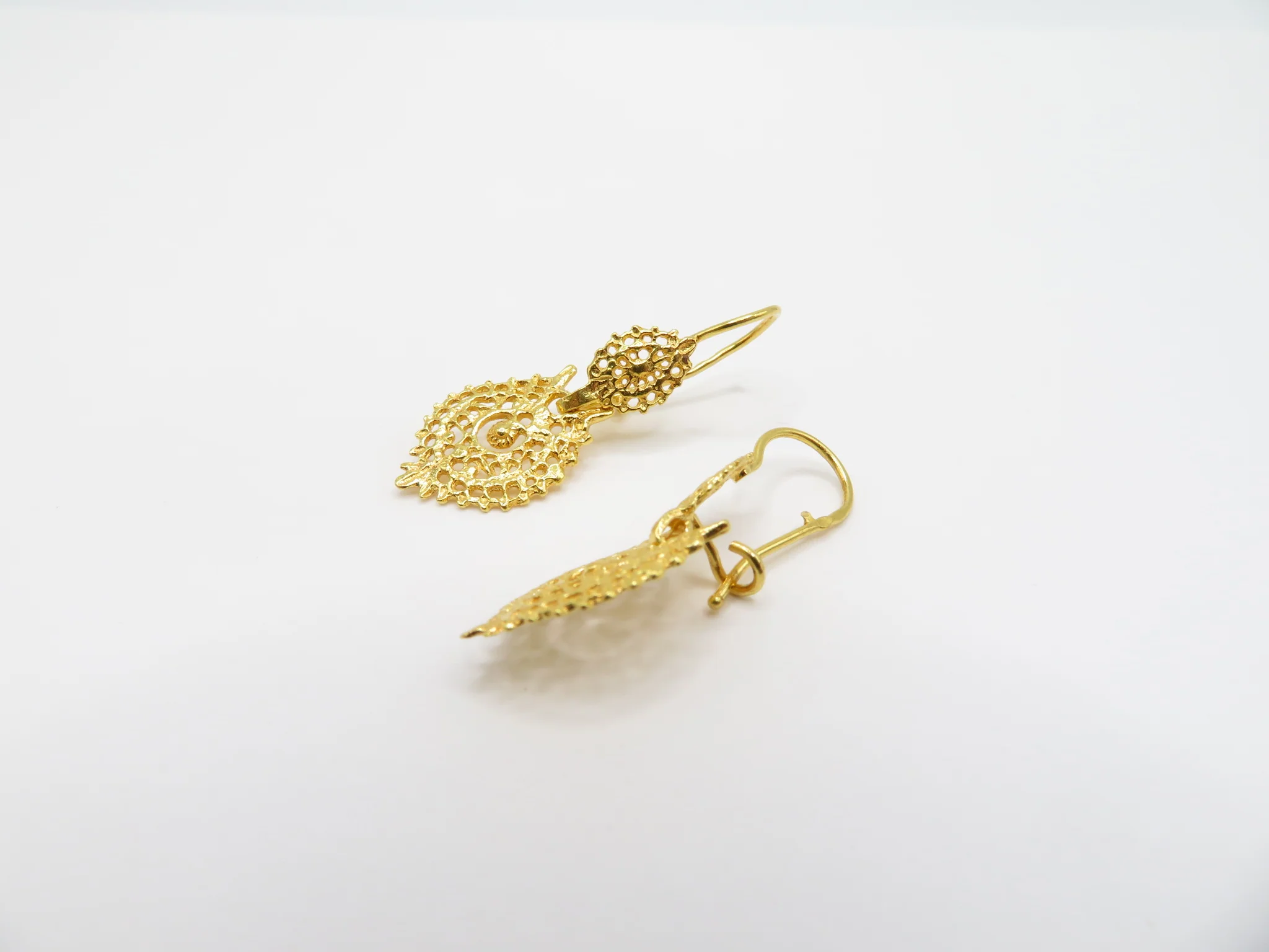 19.25k Yellow Gold Small Rainha Earrings - Image 3