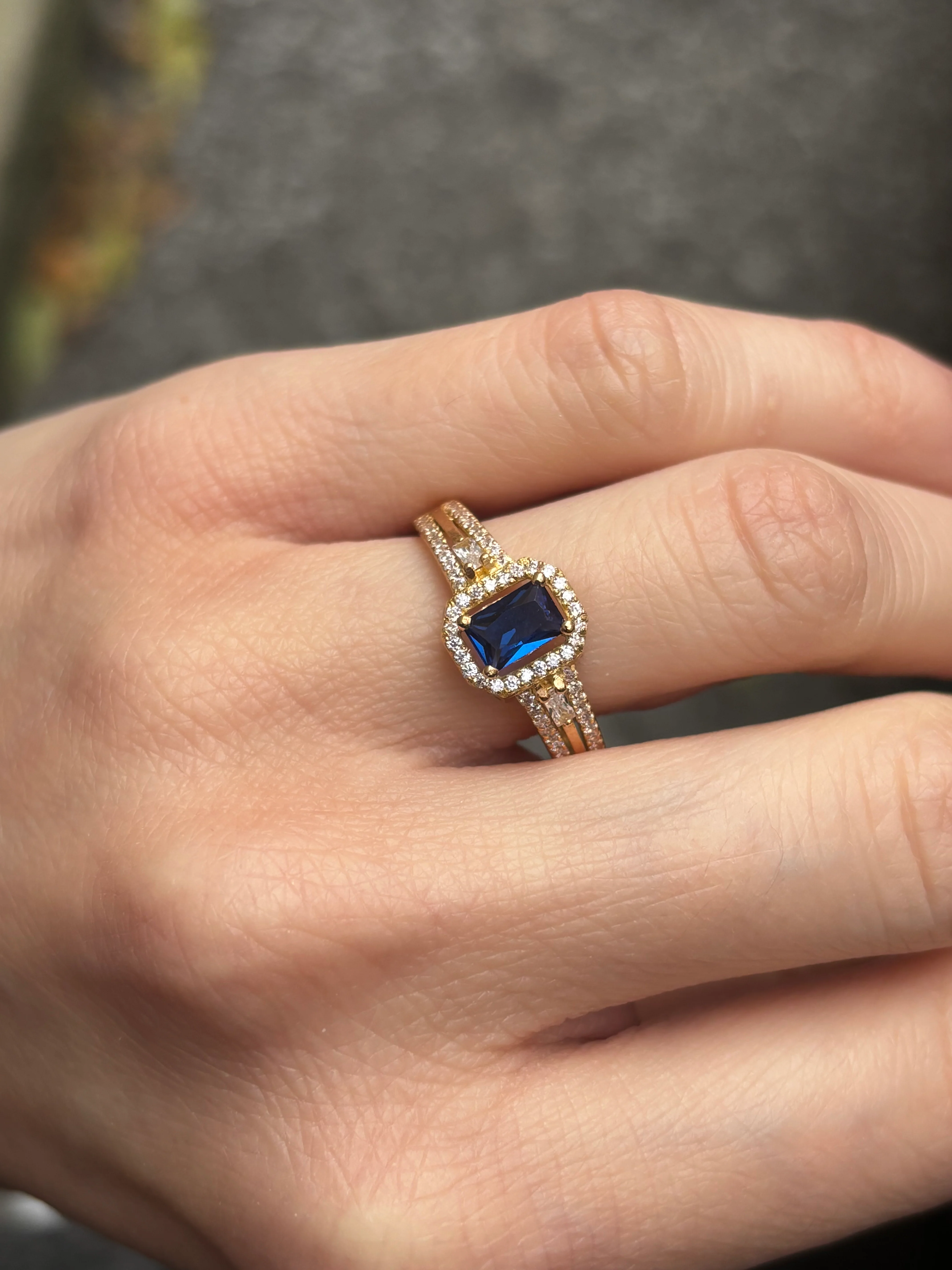 19.25k Yellow Gold Halo & Split Shank Ring - Image 2