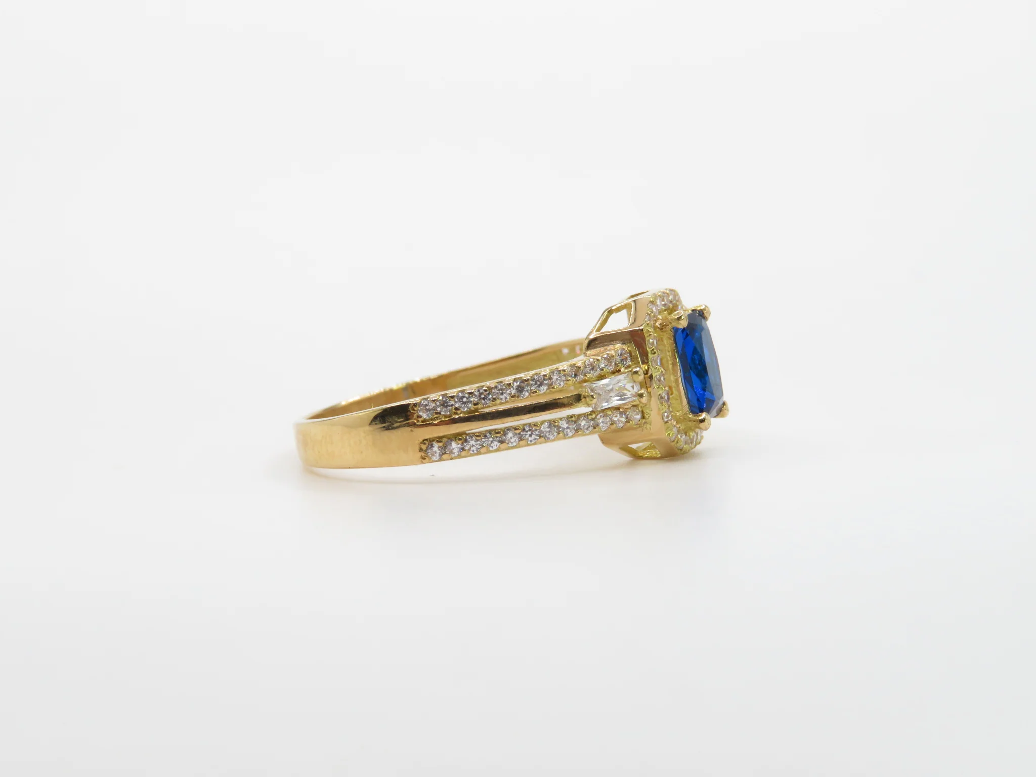 19.25k Yellow Gold Halo & Split Shank Ring - Image 3
