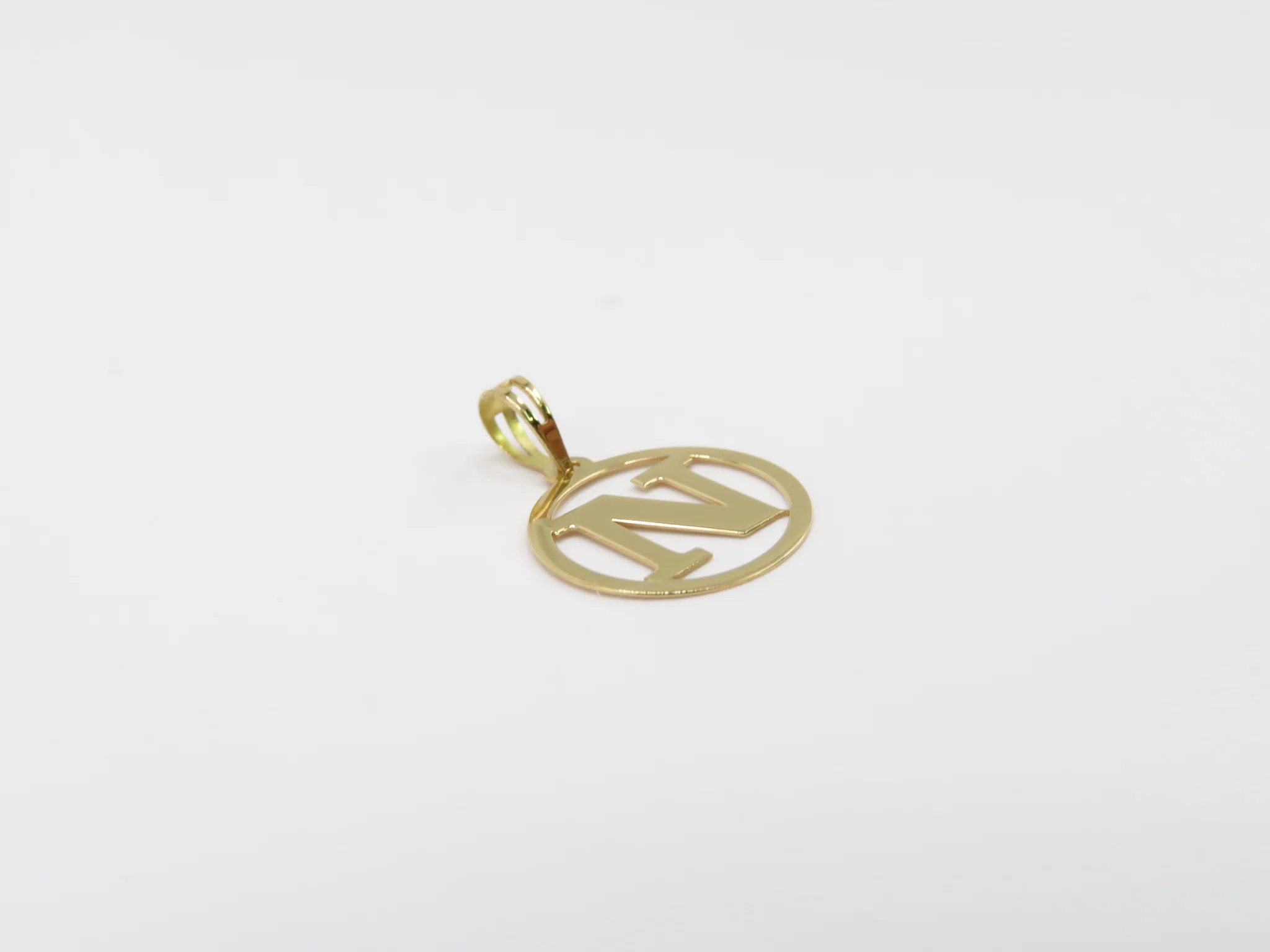 19.25k Yellow Gold Round Frame Initials - Image 17