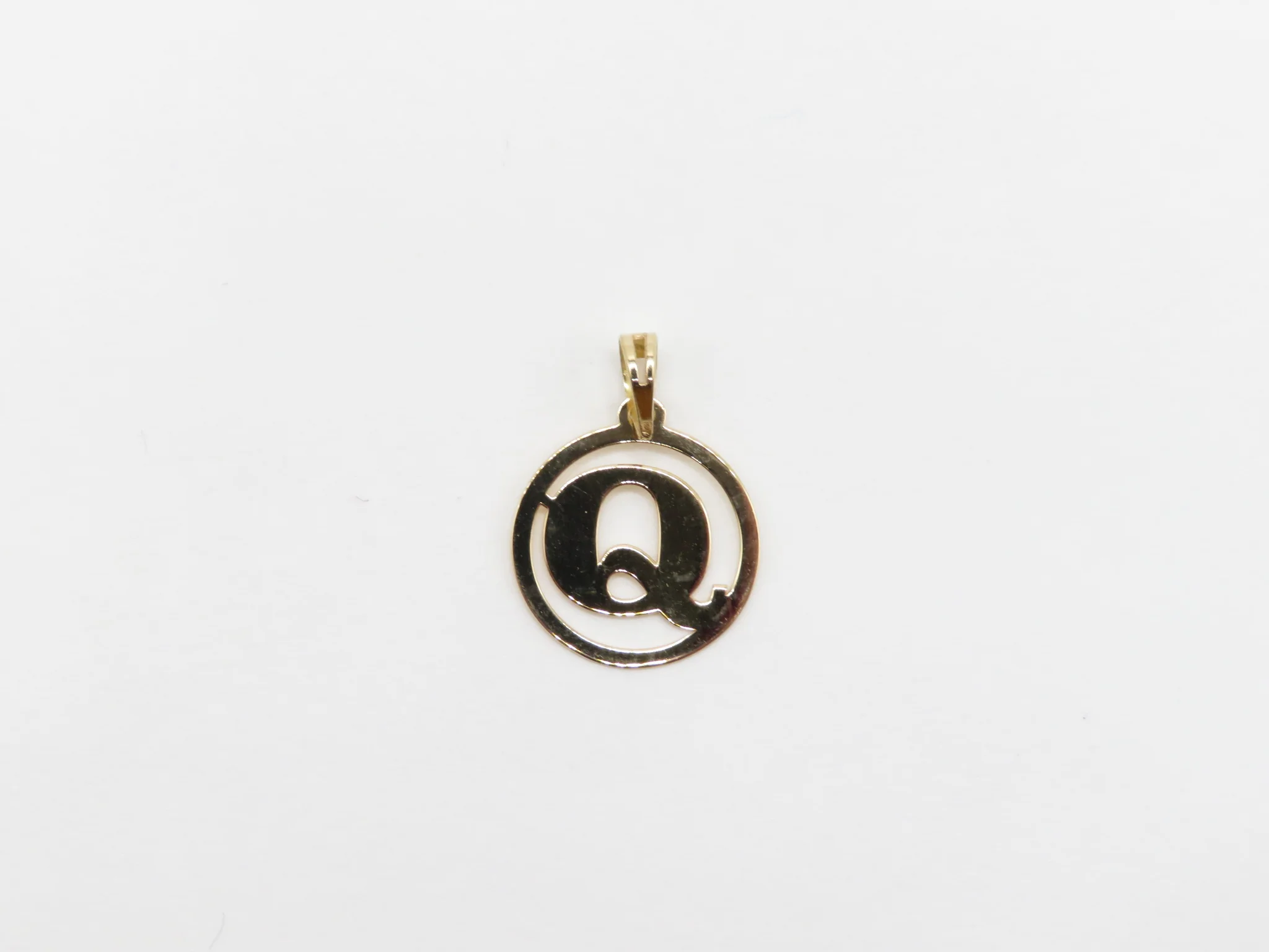 19.25k Yellow Gold Round Frame Initials - Image 21