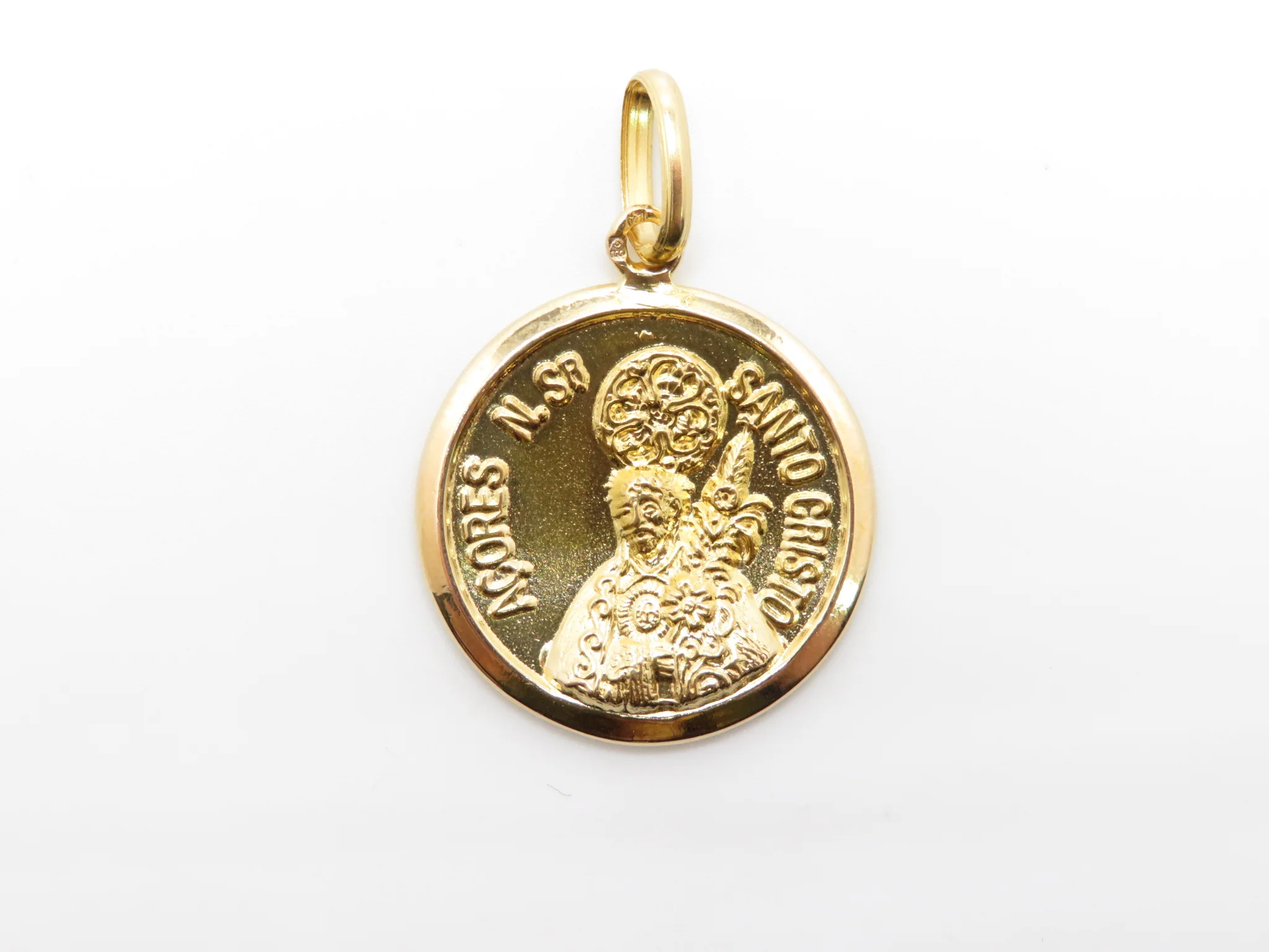 19.25k Santo Cristo Medallion