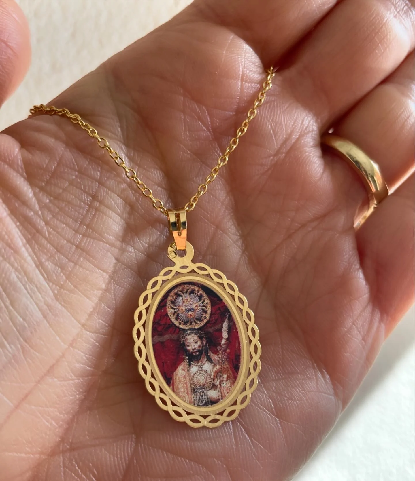 19.25k Yellow Gold Senhor Santo Cristo Pendant - Image 3