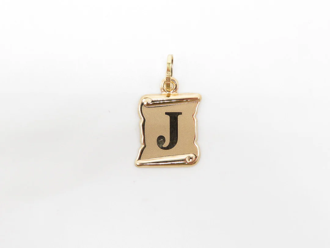 19.25k Yellow Gold Scroll Initial Pendant - Image 11