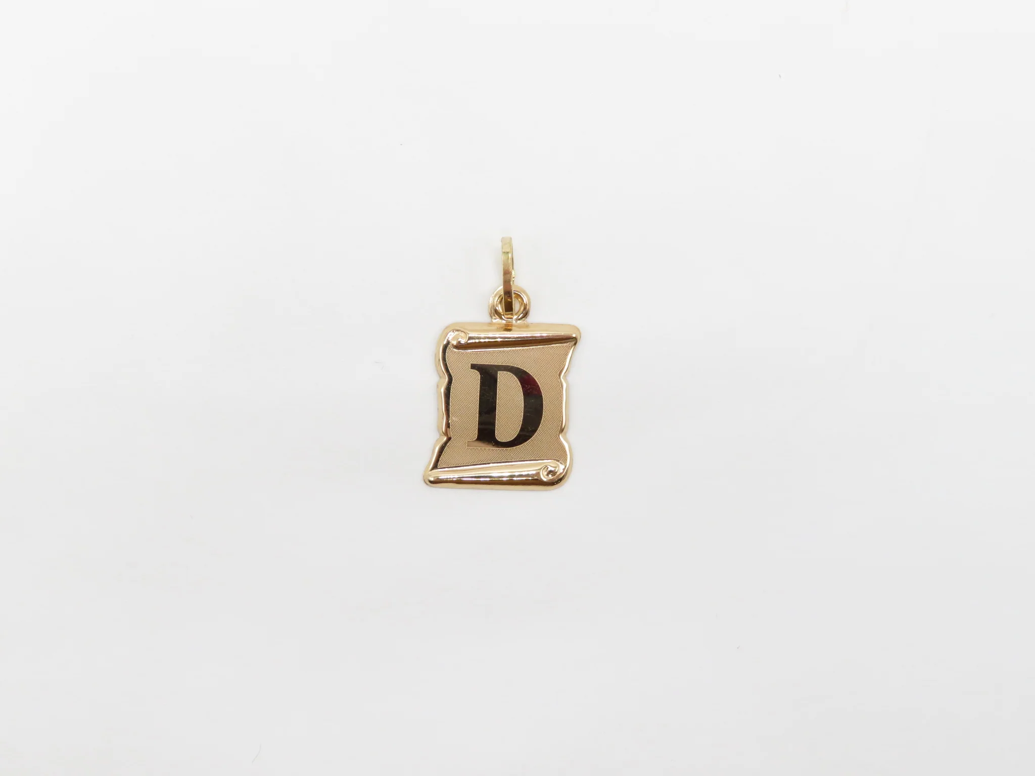 19.25k Yellow Gold Scroll Initial Pendant - Image 24