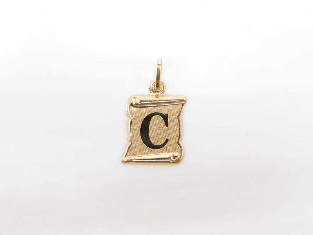 19.25k Yellow Gold Scroll Initial Pendant - Image 4