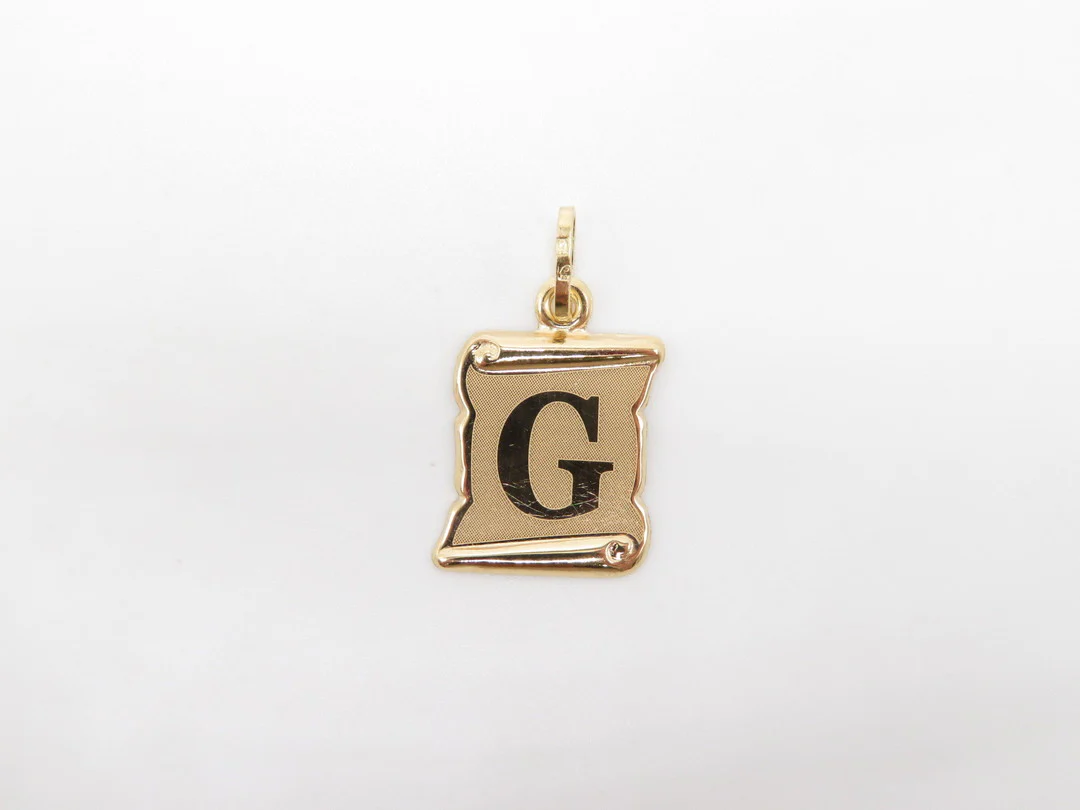 19.25k Yellow Gold Scroll Initial Pendant - Image 8
