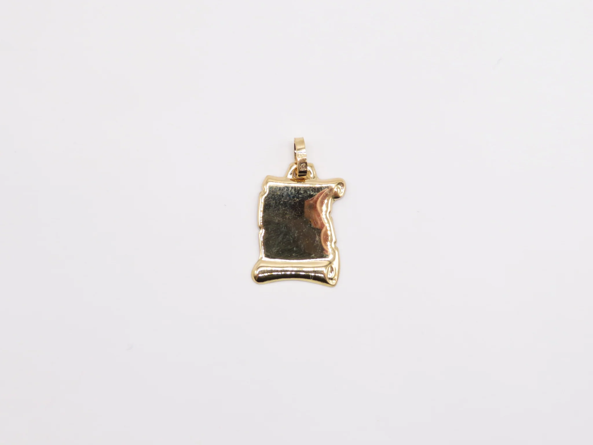 19.25k Yellow Gold Scroll Pendant - Image 3