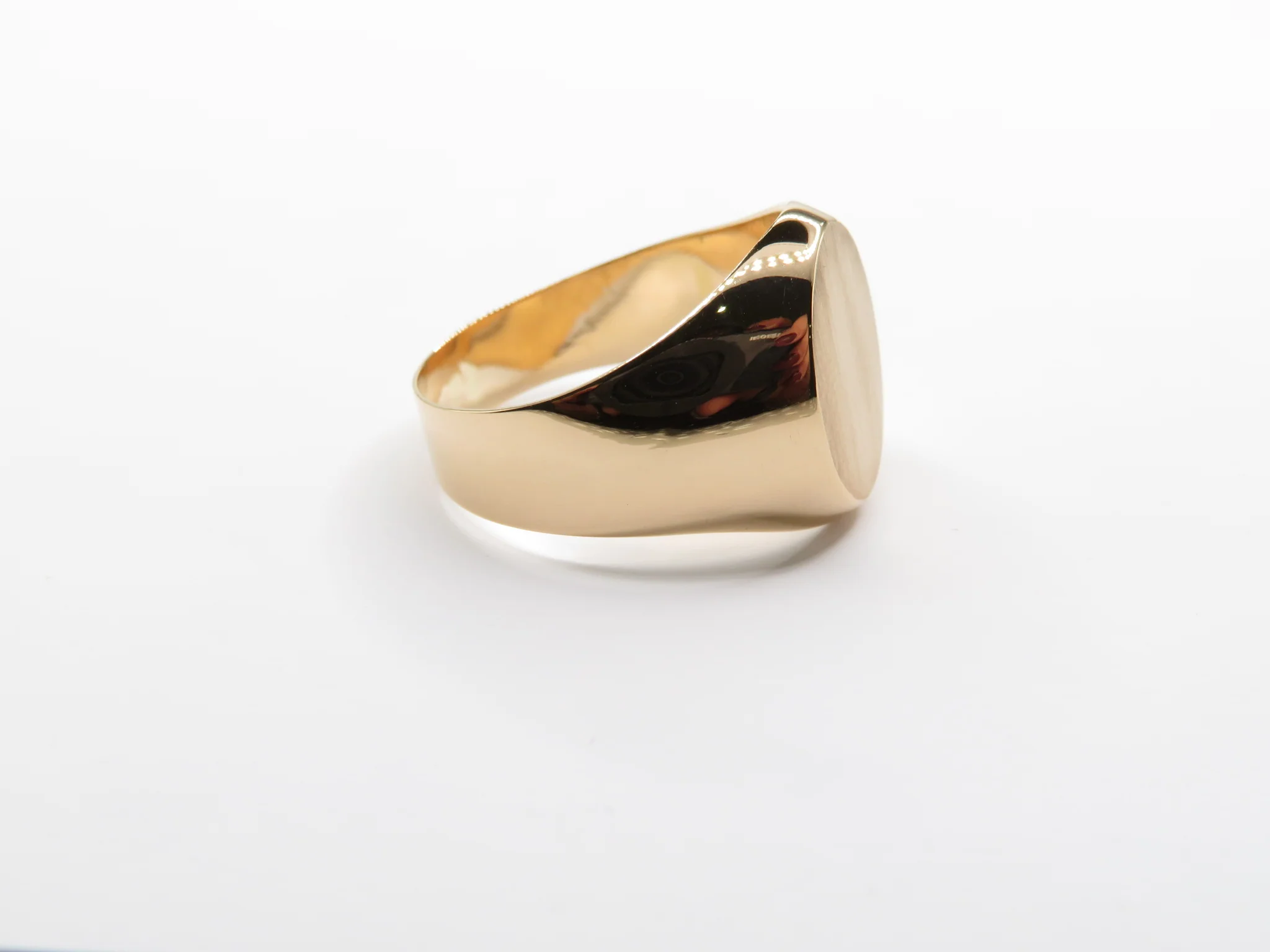 19.25k Yellow Gold Semi-Solid Oval Signet Ring - Image 3