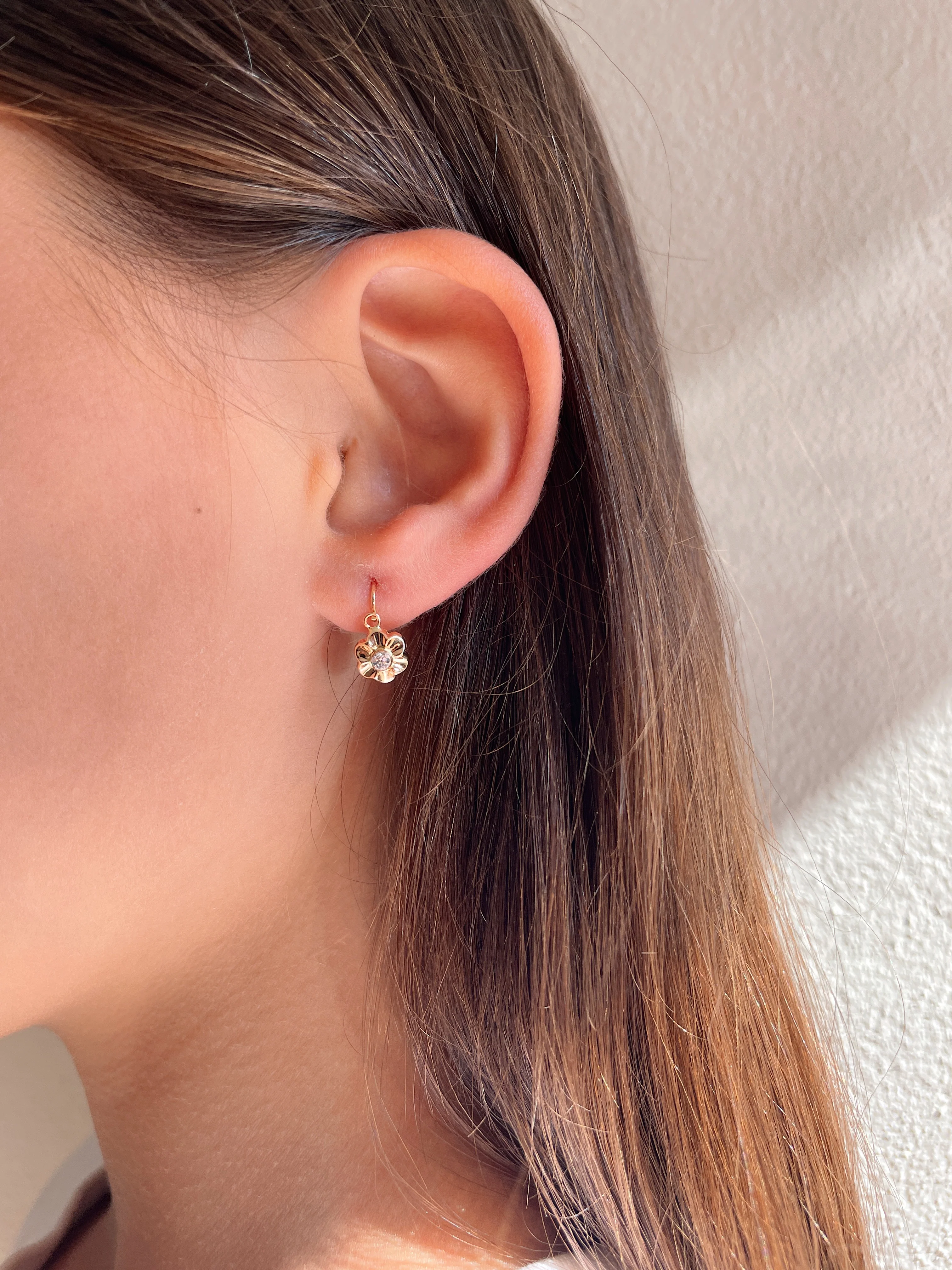 19.25k Yellow Gold Six Petal Flower Earring - Image 10