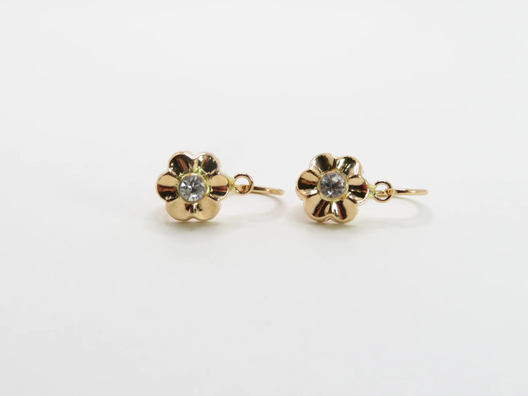 19.25k Yellow Gold Six Petal Flower Earring - Image 3