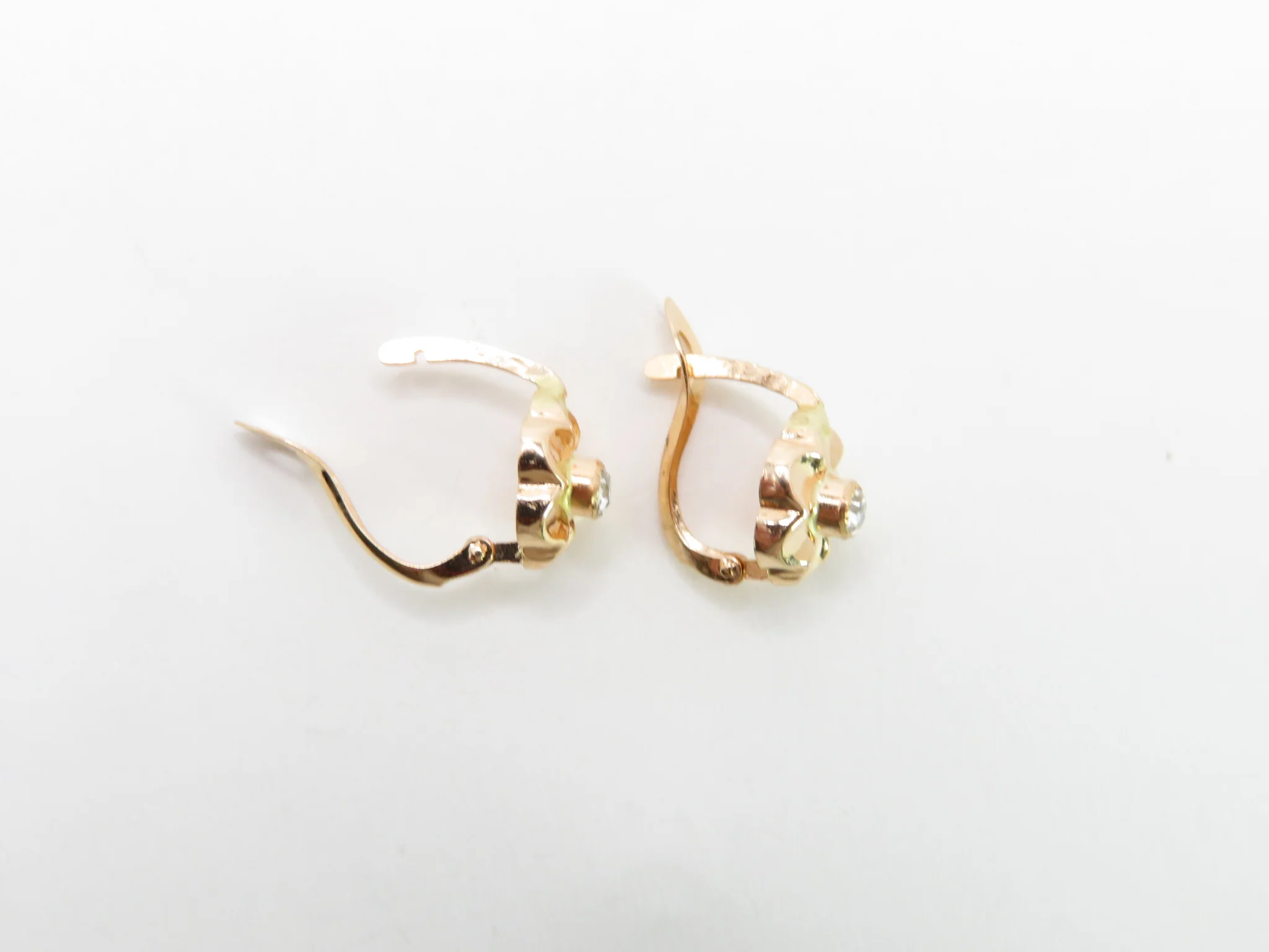 19.25k Yellow Gold Six Petal Flower Earring - Image 5