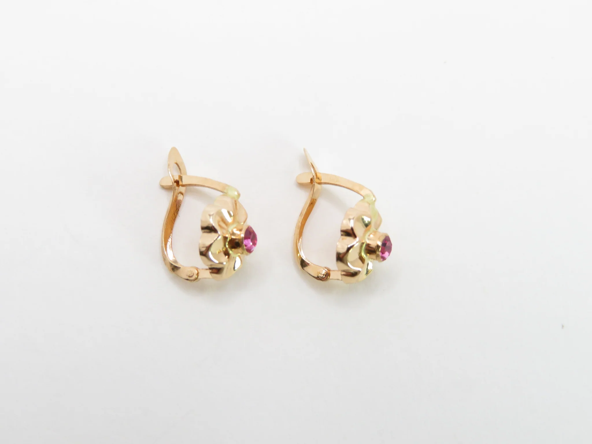 19.25k Yellow Gold Six Petal Flower Earring - Image 7