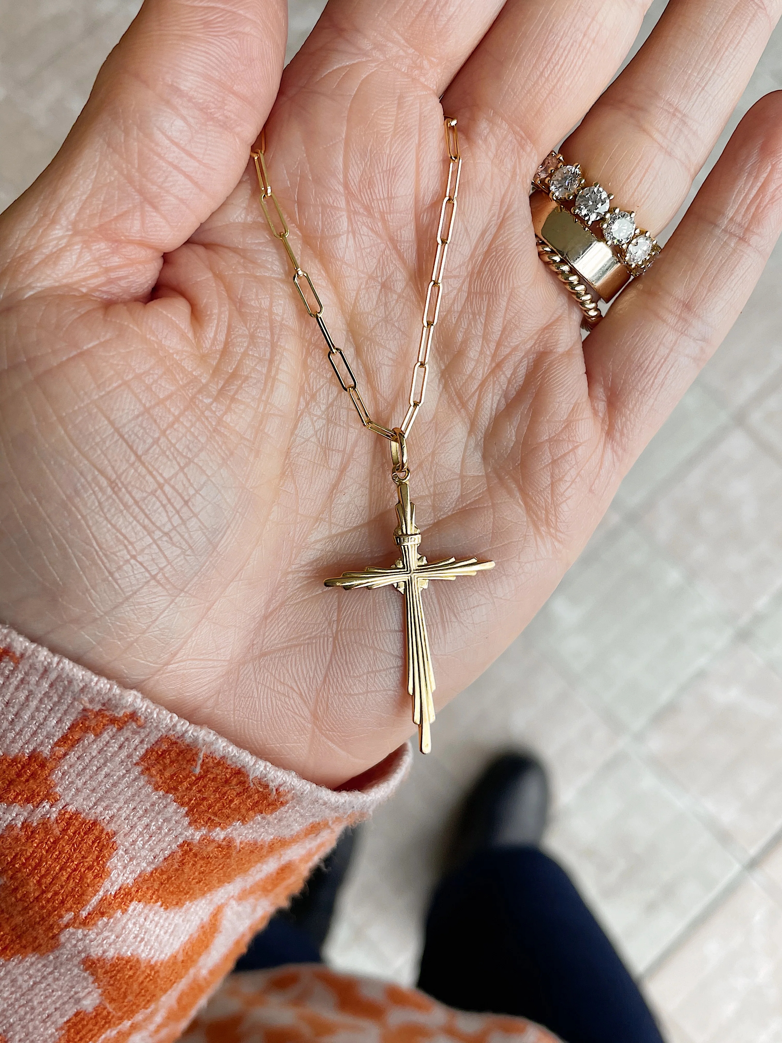 19.25k Yellow Gold Linear Cross - Image 2