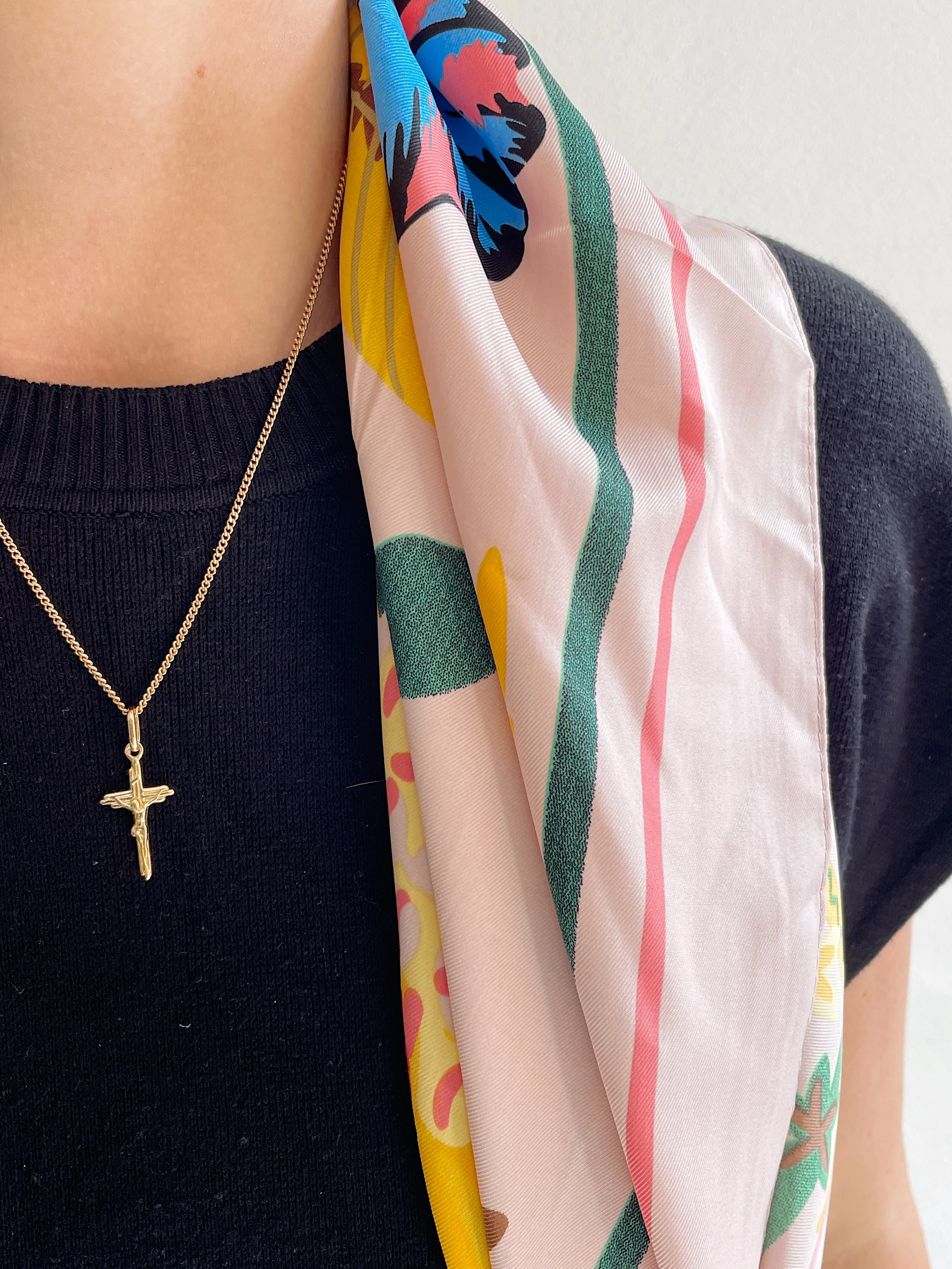 19.25k Yellow Gold Lined Cross - Image 2