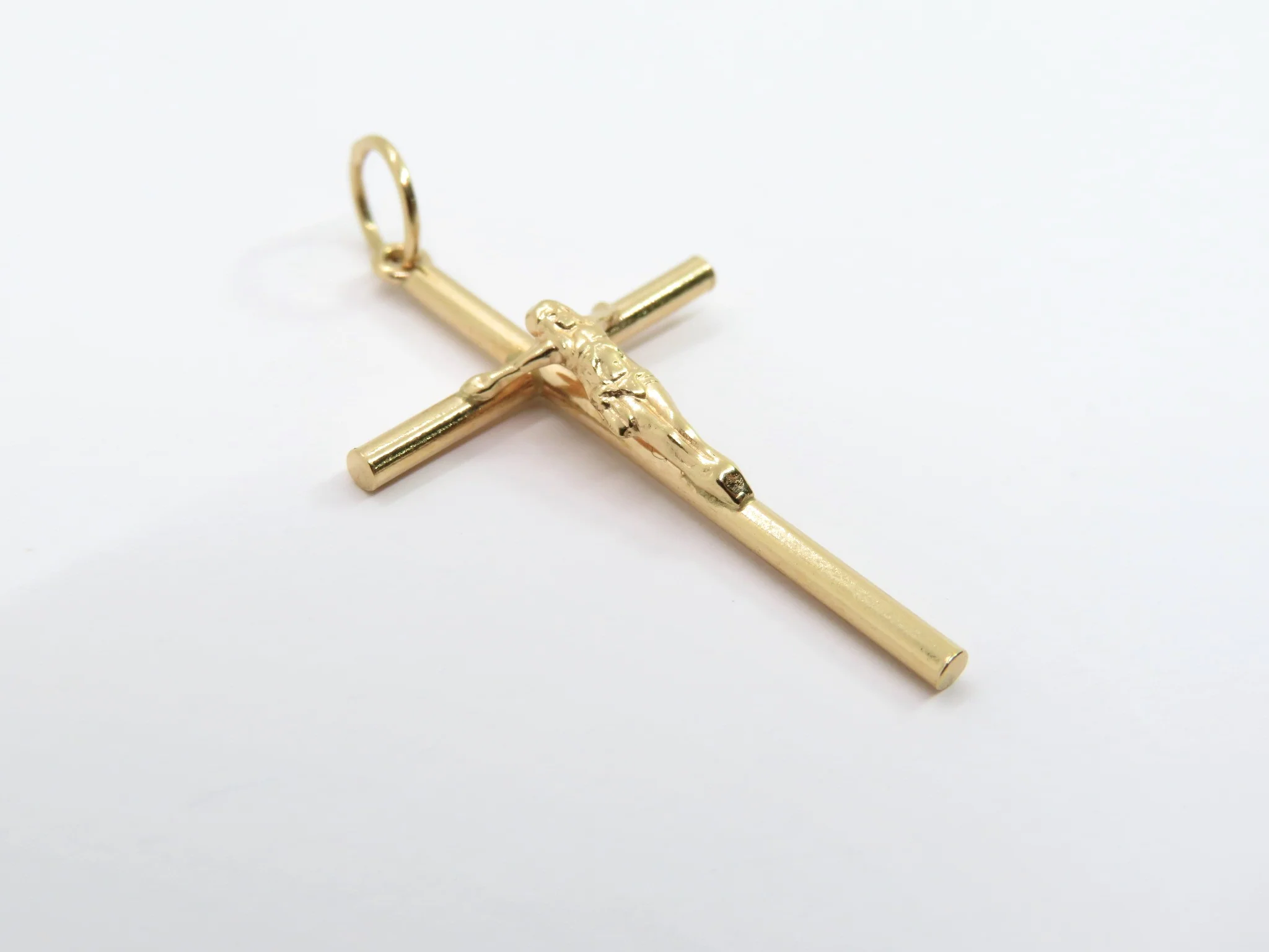 19.25k Yellow Gold Solid Traditional Rounded Cross - Image 2