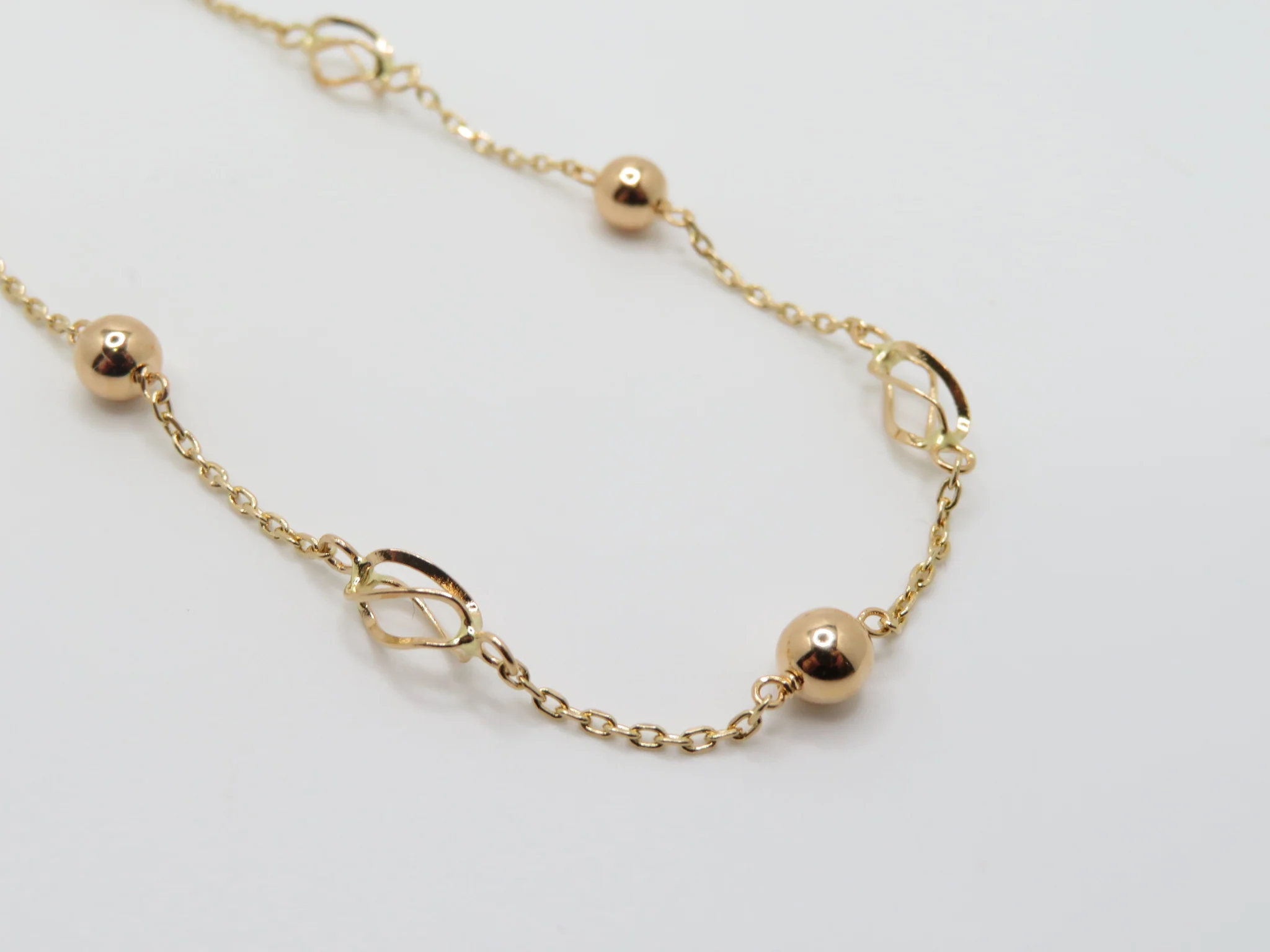 19.25k Yellow Gold Spiral Chain Link & Ball Necklace