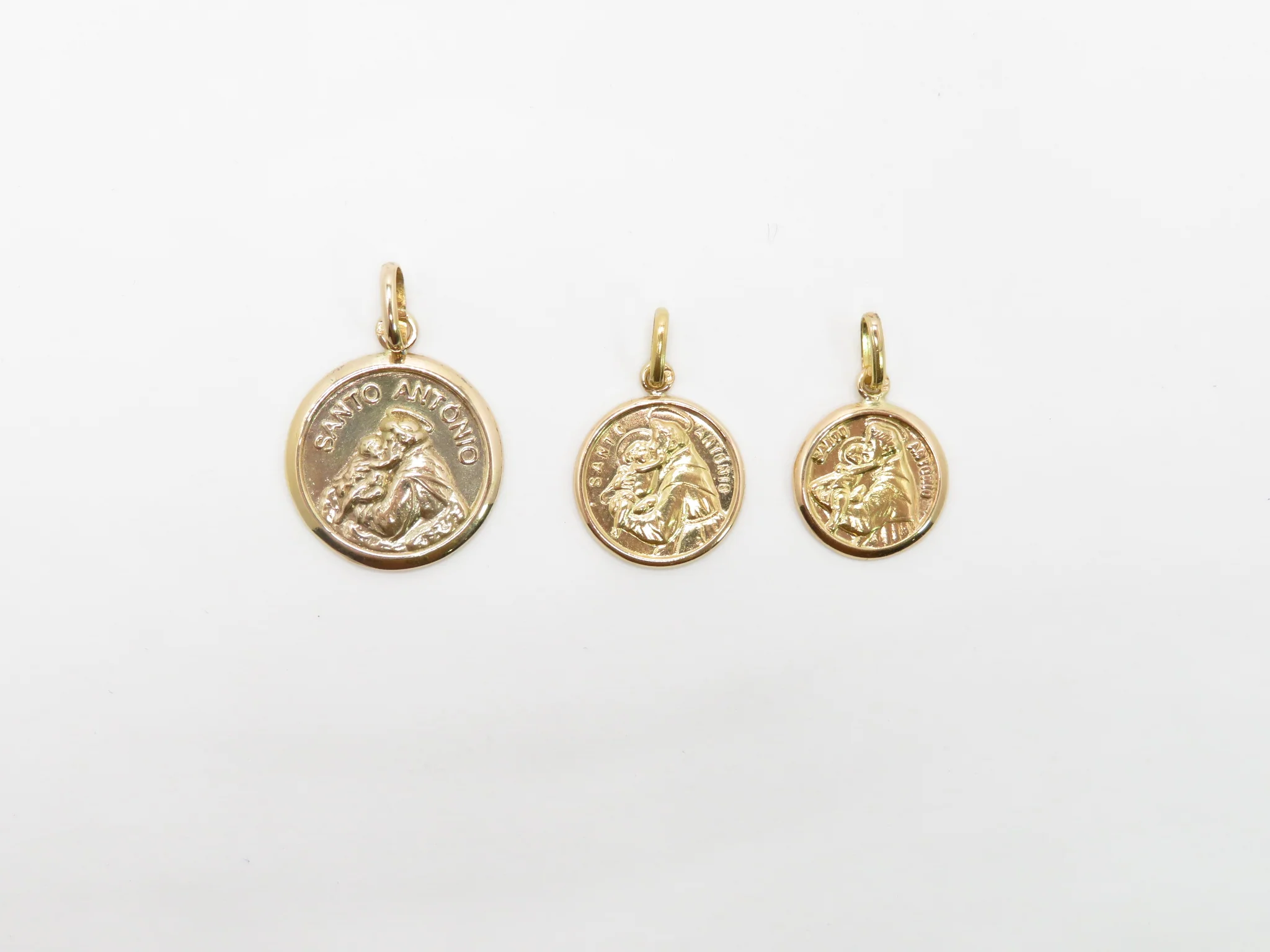 19.25k Yellow Gold St. Anthony Medal - Image 7