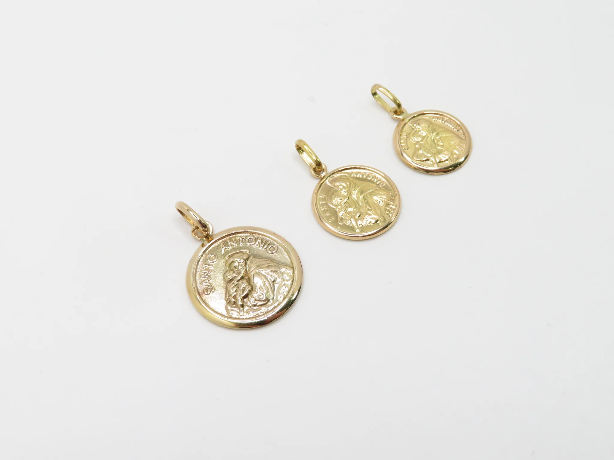 19.25k Yellow Gold St. Anthony Medal - Image 8