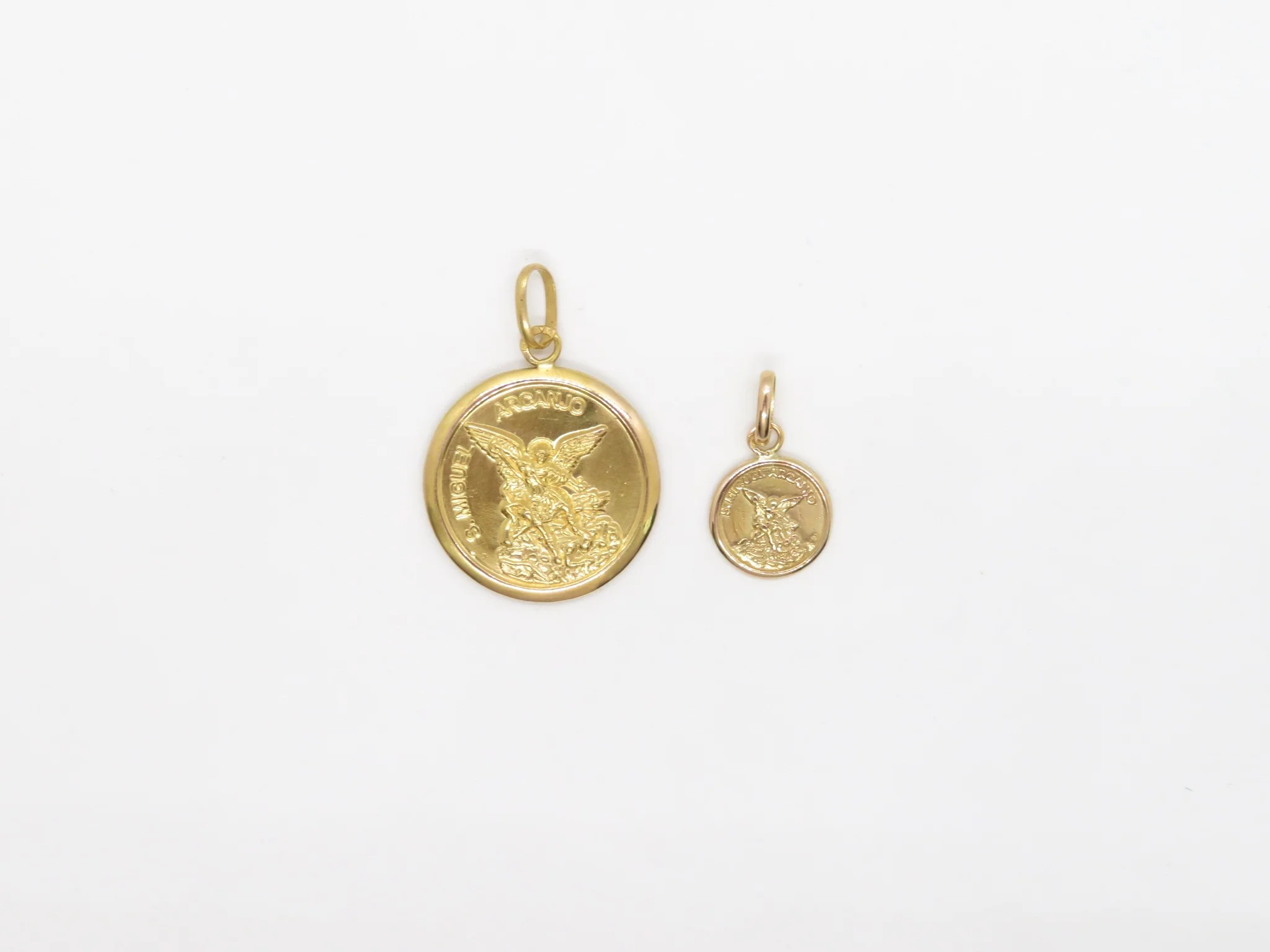 19.25k Yellow Gold St. Michael Medal - Image 6