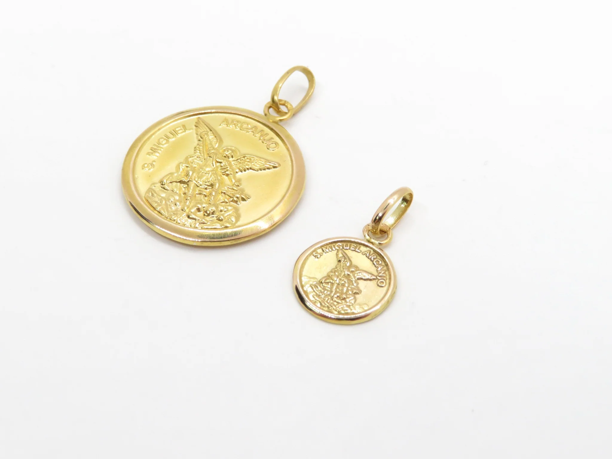 19.25k Yellow Gold St. Michael Medal - Image 7