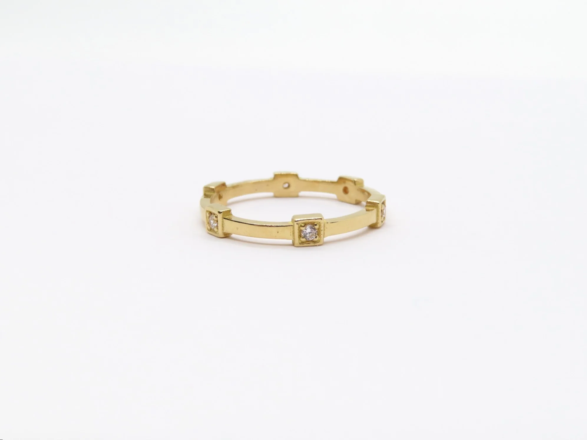 19.25k Yellow Gold Stationed Band - Image 3