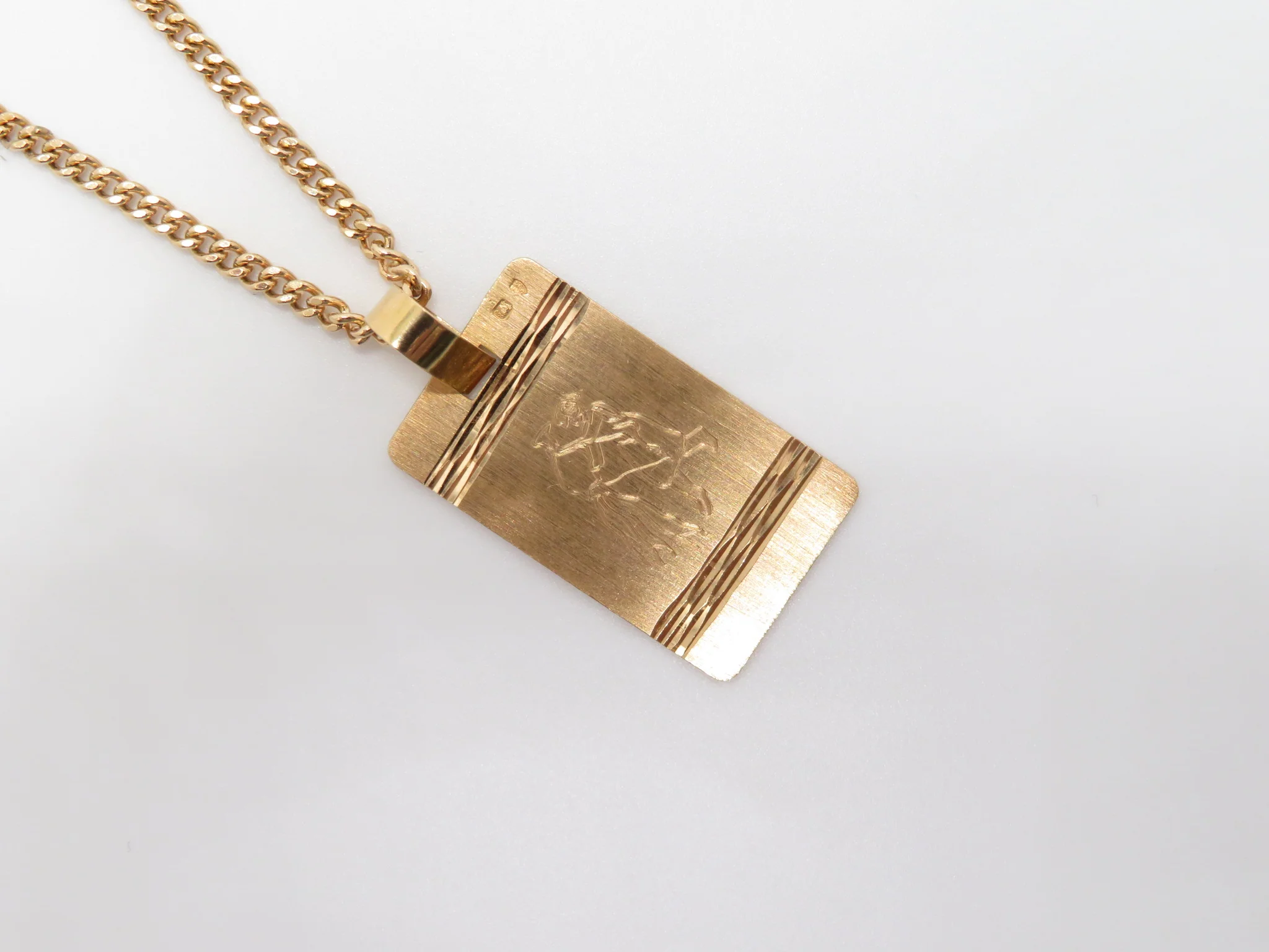 19.25k Yellow Gold Tag Zodiac Pendant - Image 13