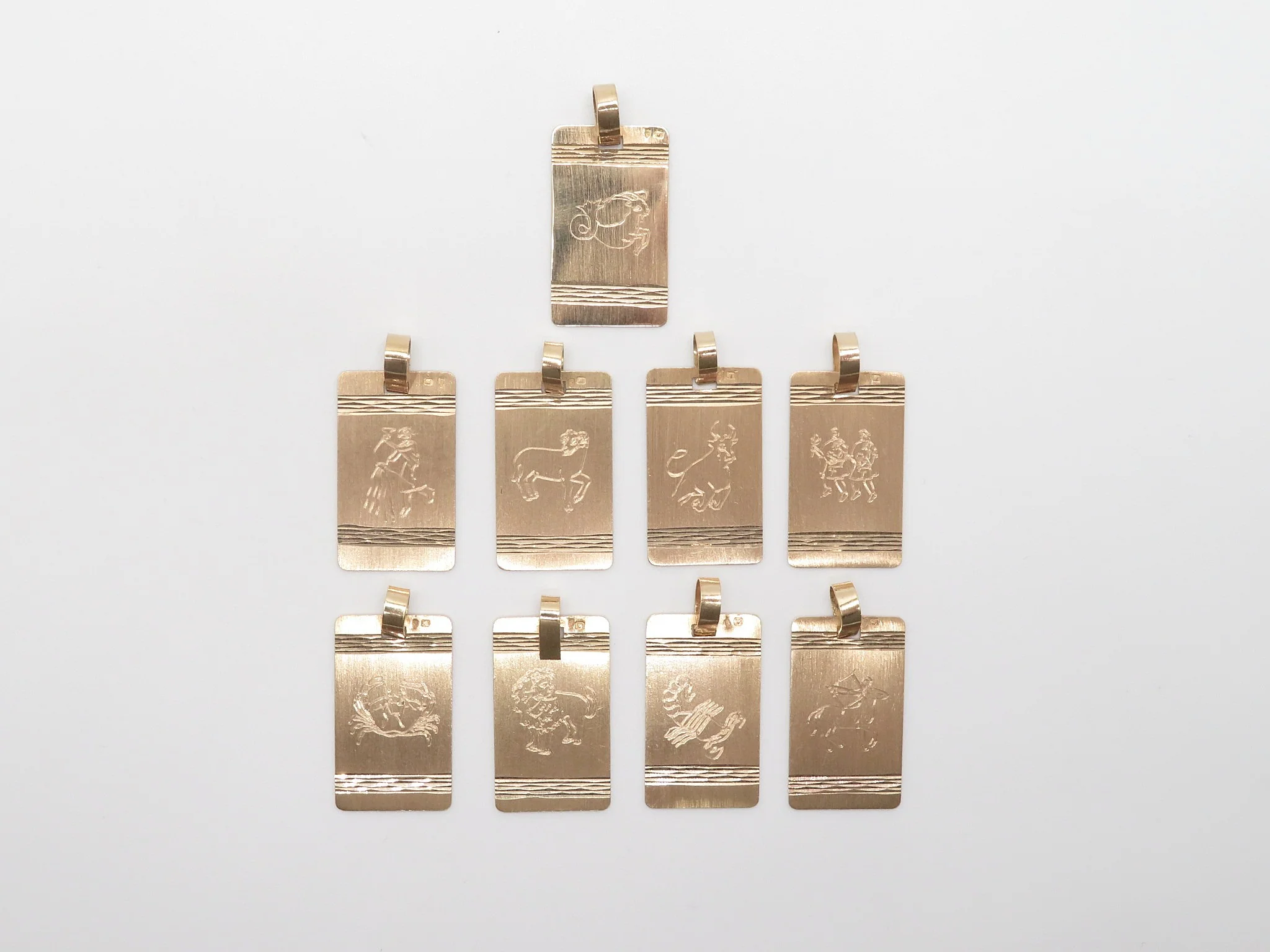 19.25k Yellow Gold Tag Zodiac Pendant - Image 16