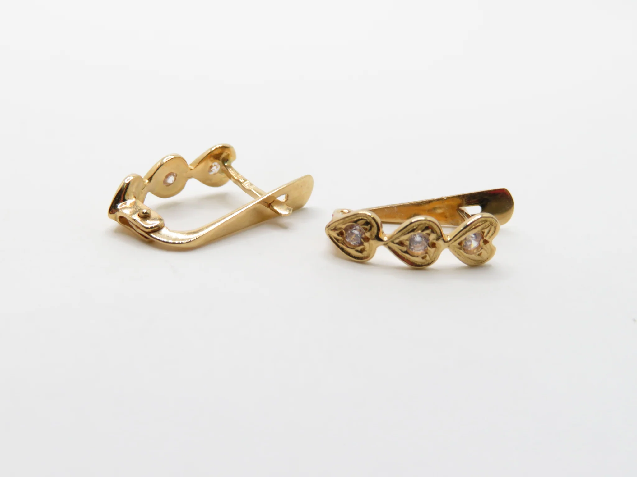19.25k Yellow Gold Triple Heart Earrings - Image 3
