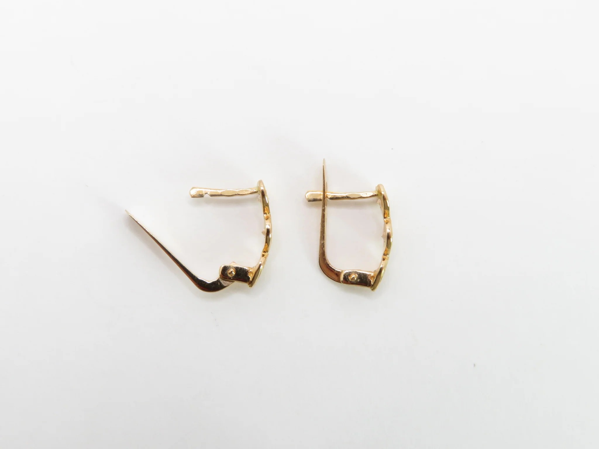 19.25k Yellow Gold Triple Heart Earrings - Image 4