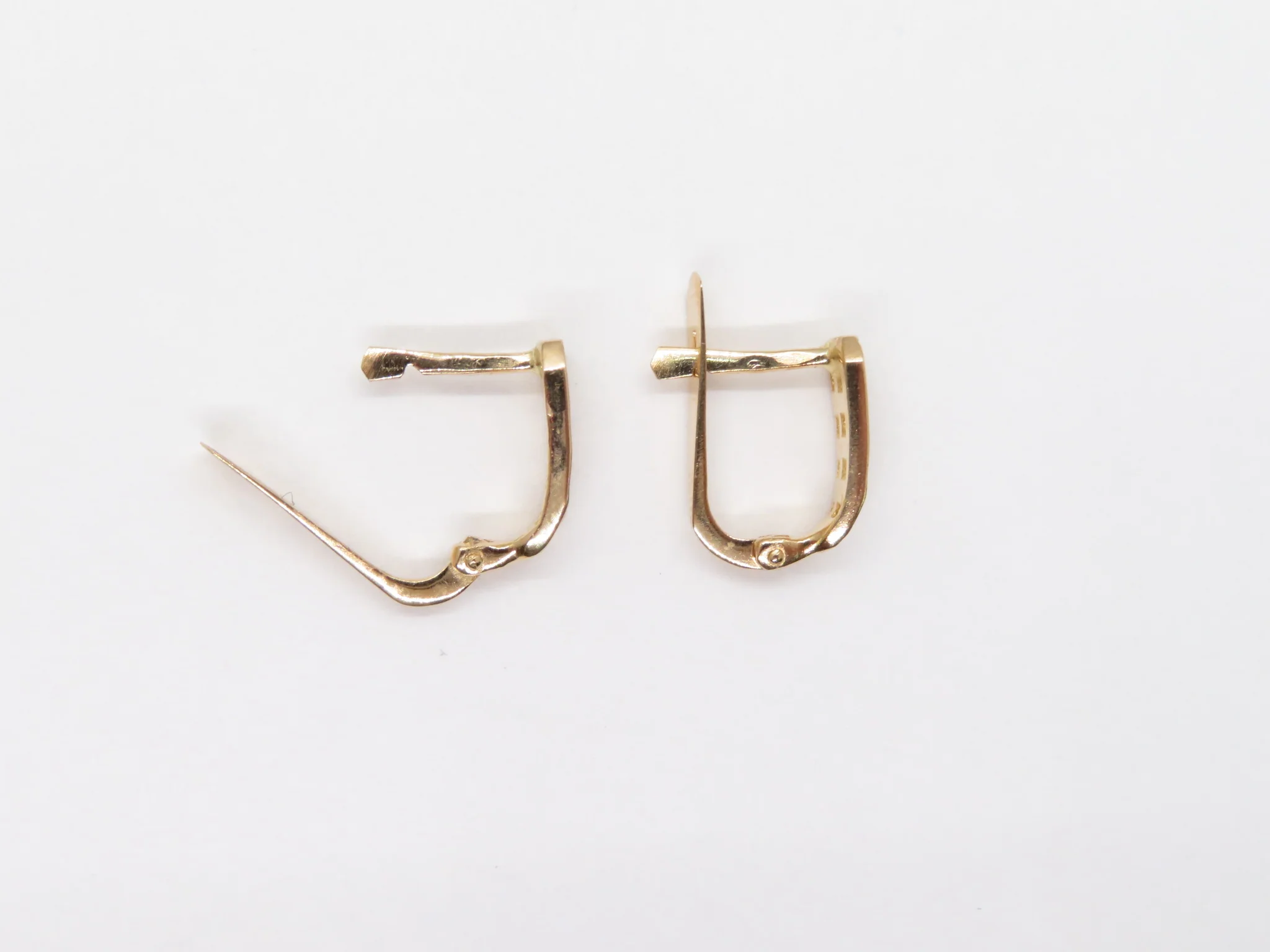 19.25k Yellow Gold Vine Earrings - Image 3