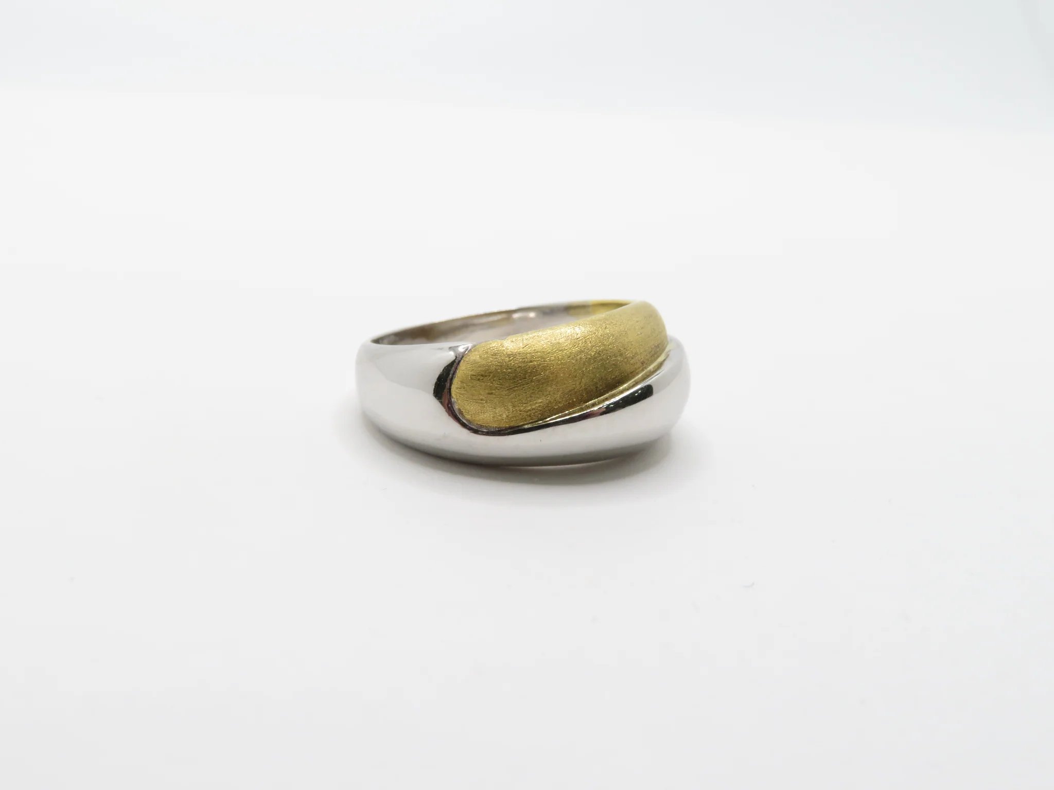 19.25k Two Tone High Domed Ring - Image 6