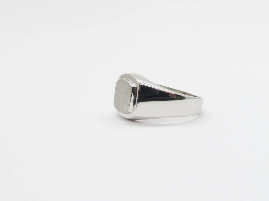 19.25k White Gold Cushion Signet Ring - Image 3