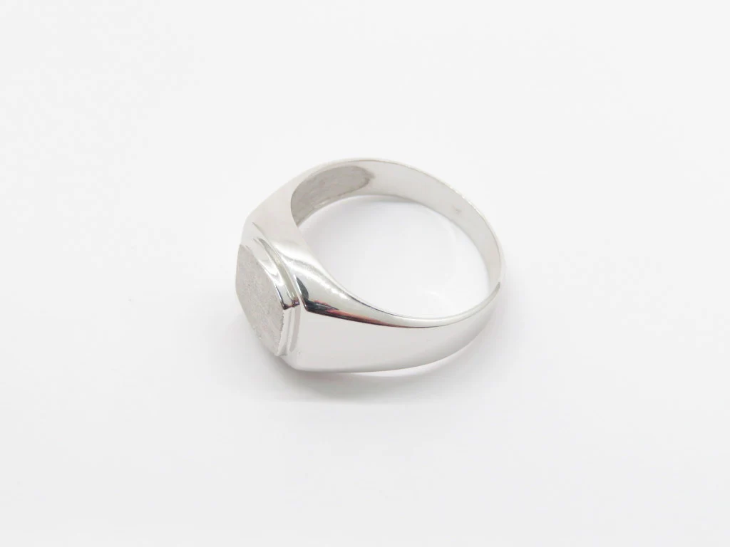 19.25k White Gold Cushion Signet Ring - Image 4