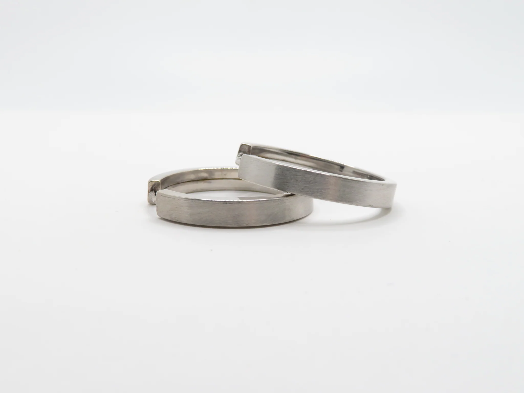 19.25k White Gold Matte Finish Cigar Sleepers