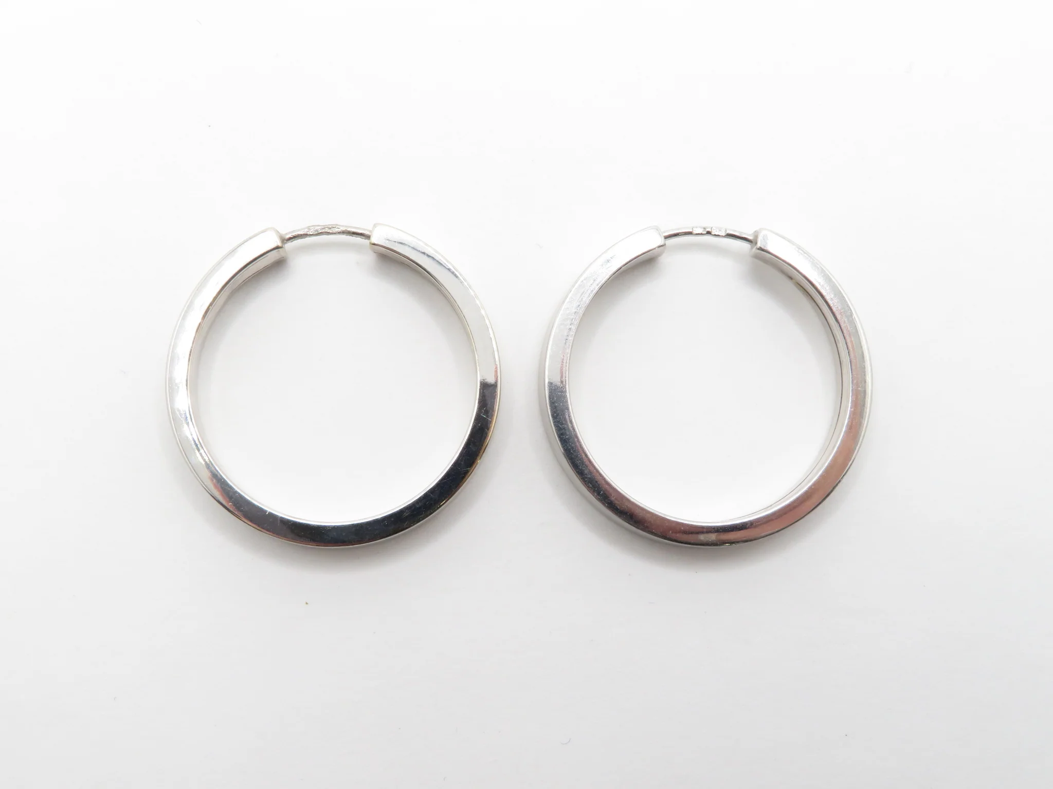 19.25k White Gold Matte Finish Cigar Sleepers - Image 4