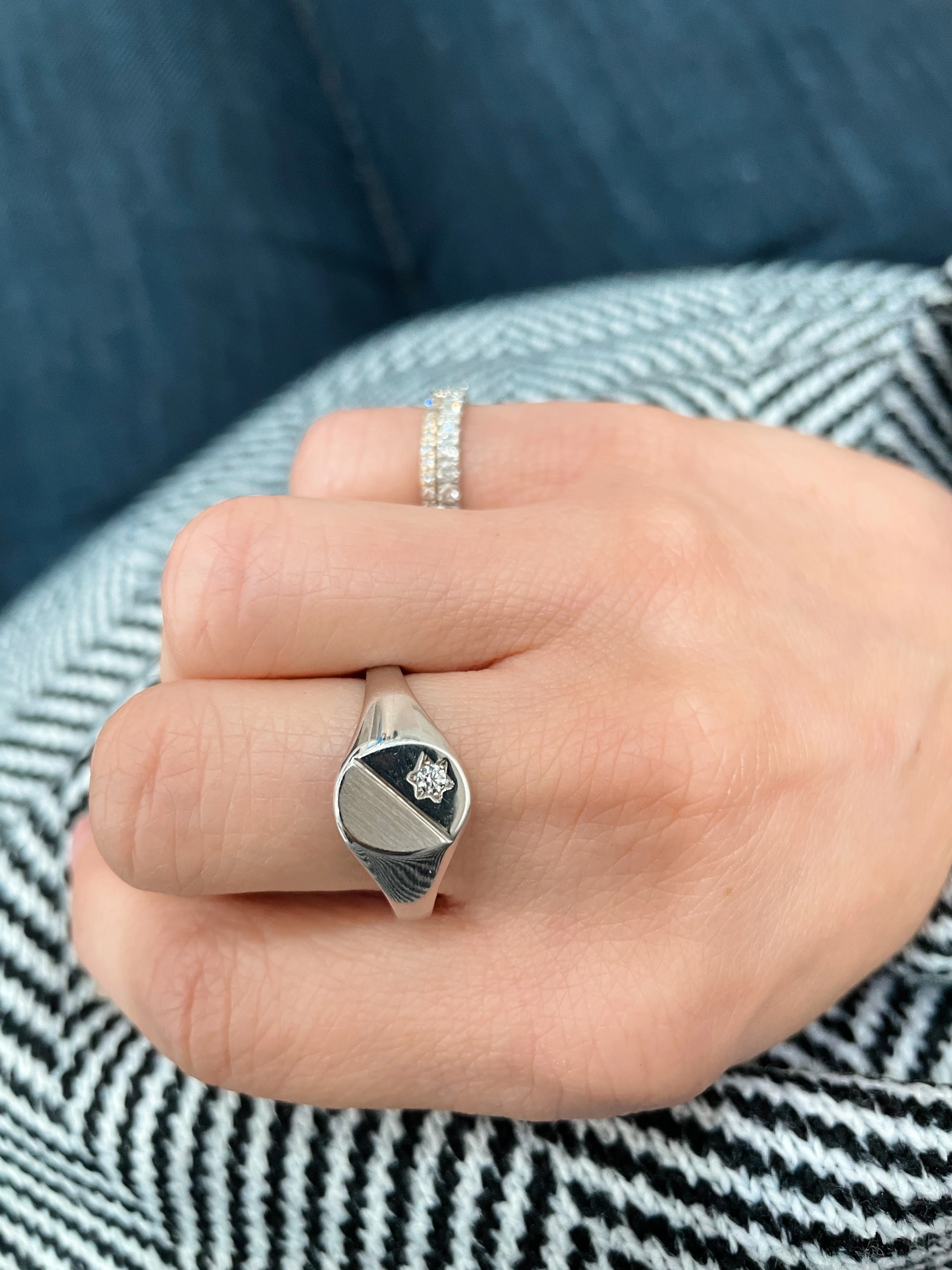 19.25k White Gold Cubic Zirconia Signet Ring - Image 2