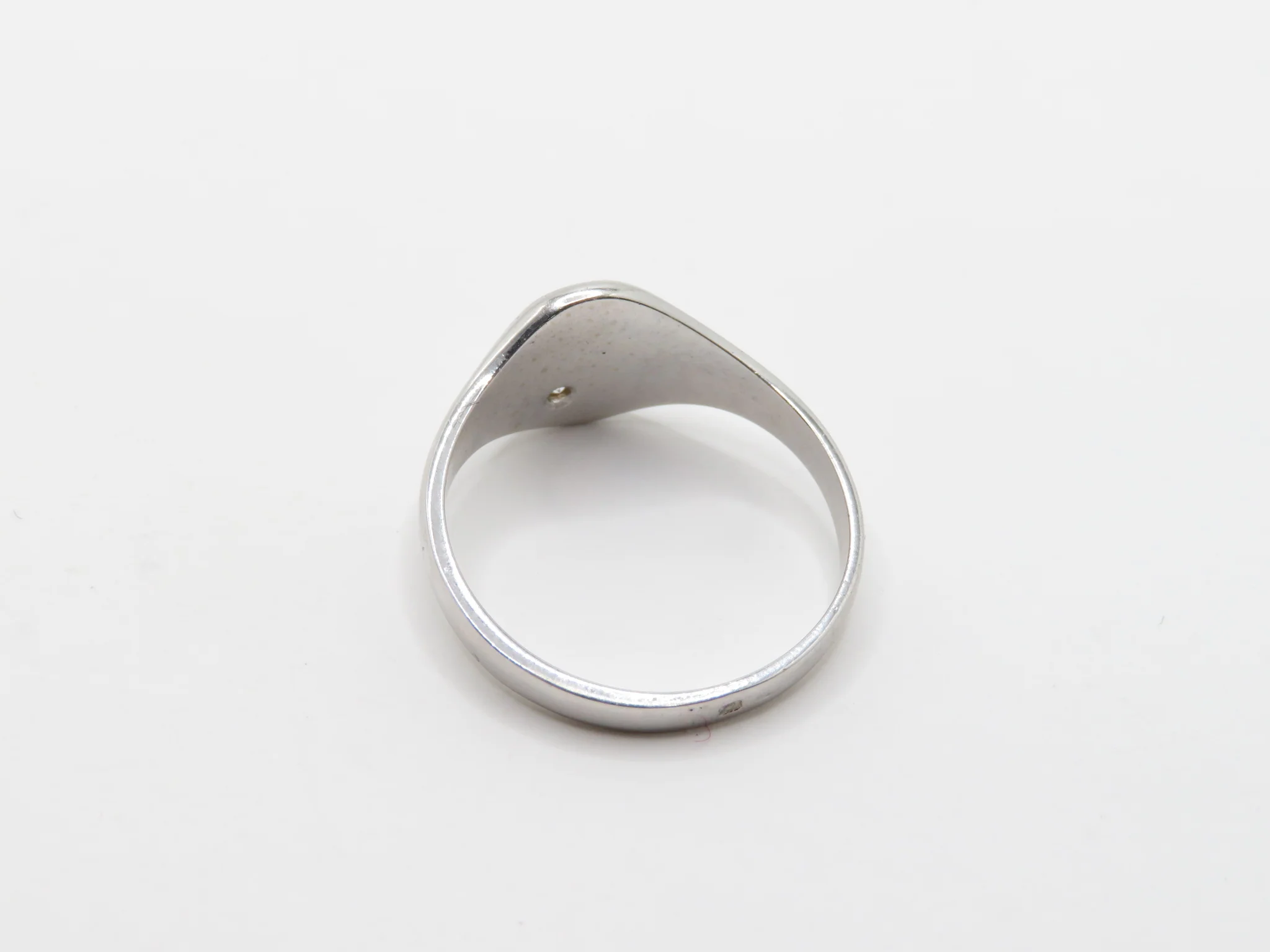 19.25k White Gold Cubic Zirconia Signet Ring - Image 3