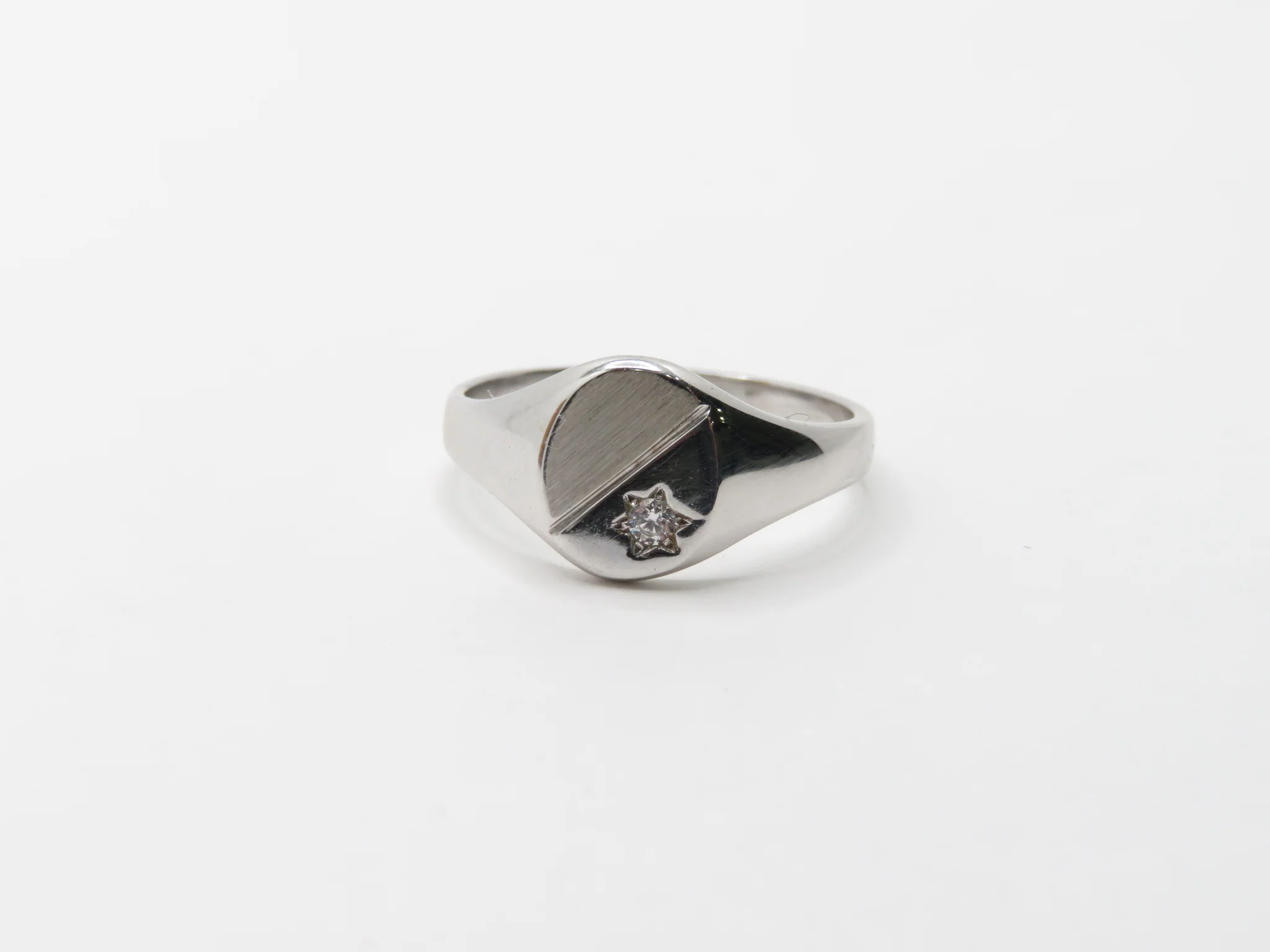 19.25k White Gold Cubic Zirconia Signet Ring - Image 4