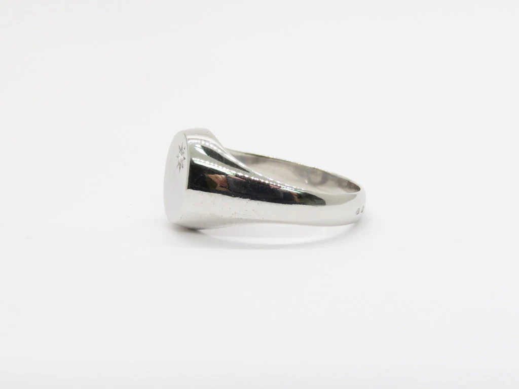 19.25k White Gold Oval Signet Ring - Image 3