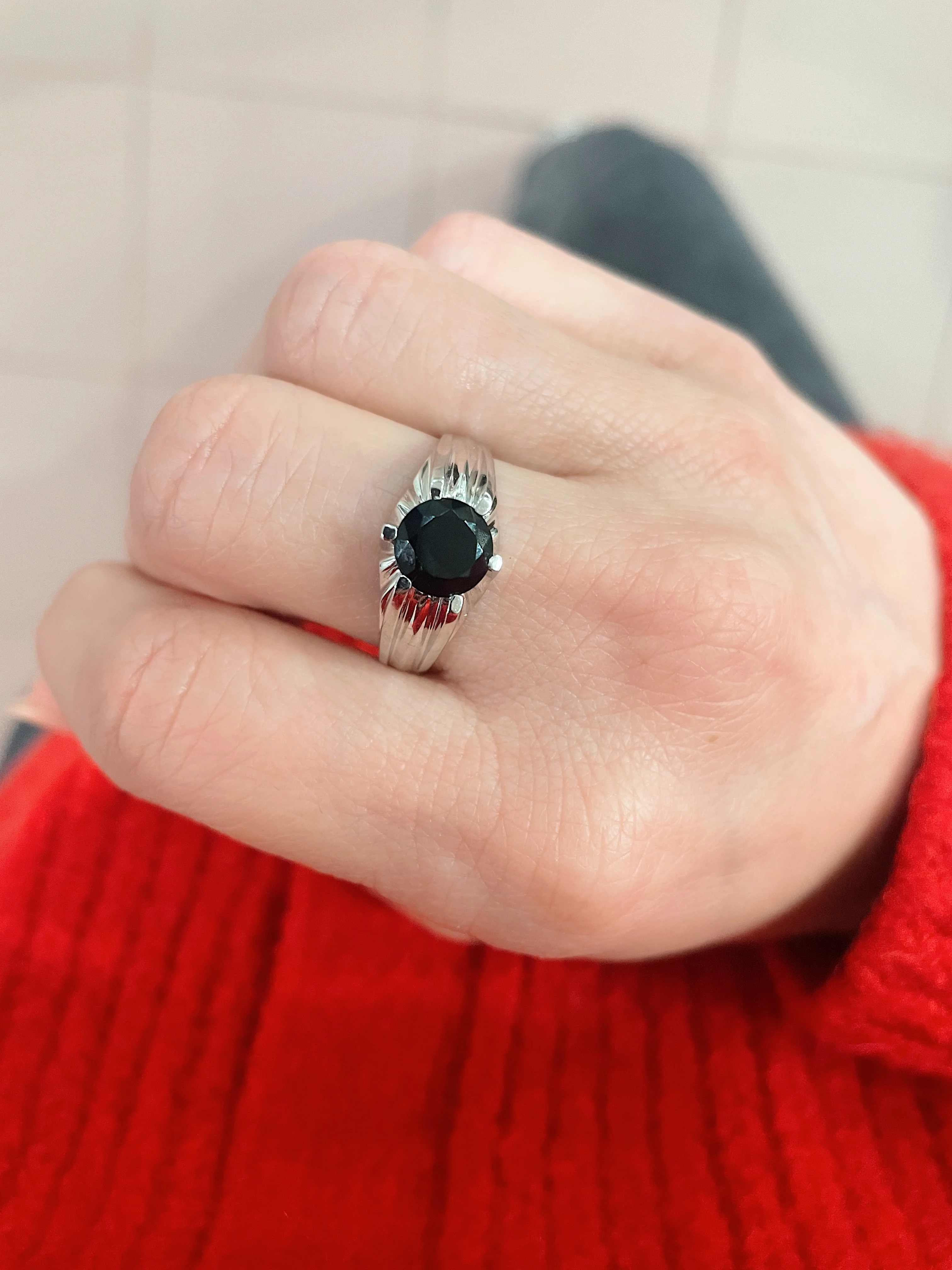 19.25k White Gold Onyx Solitaire Ring - Image 2