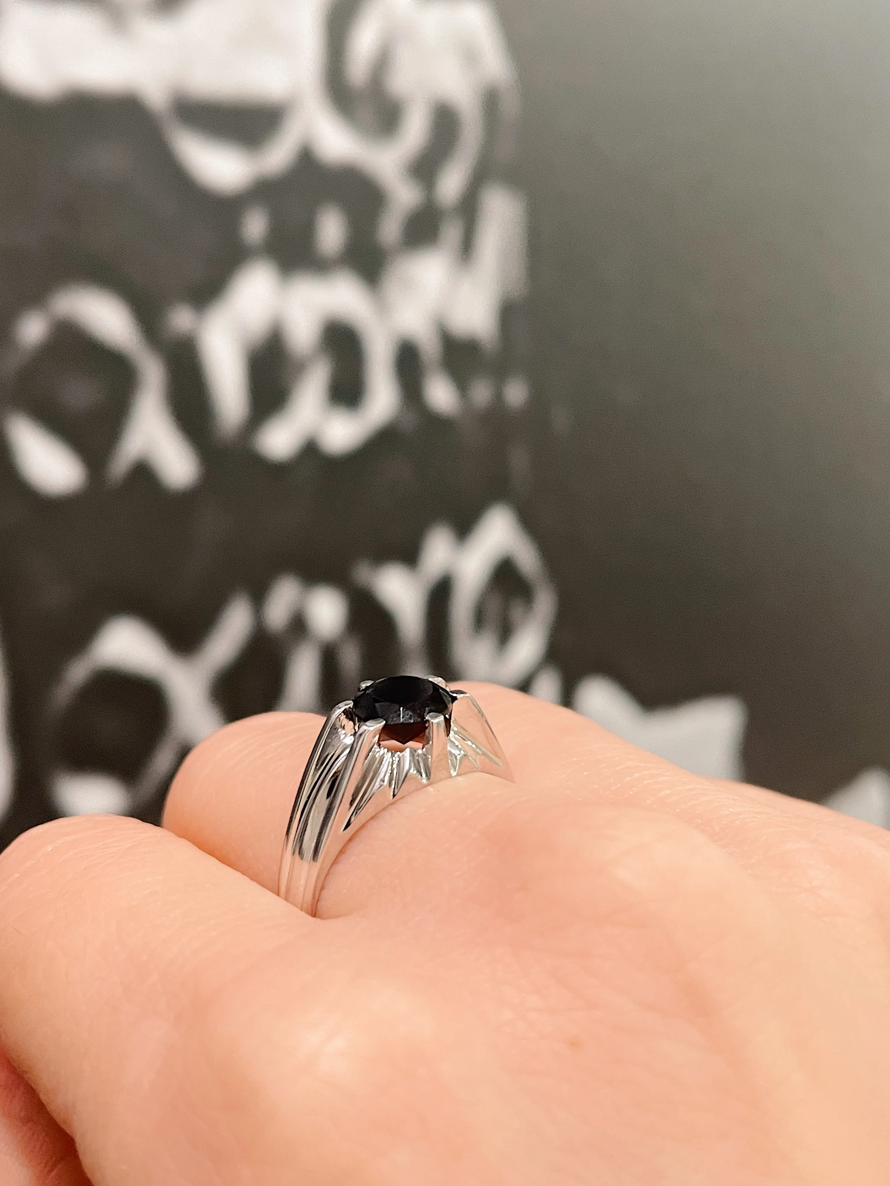 19.25k White Gold Onyx Solitaire Ring - Image 4